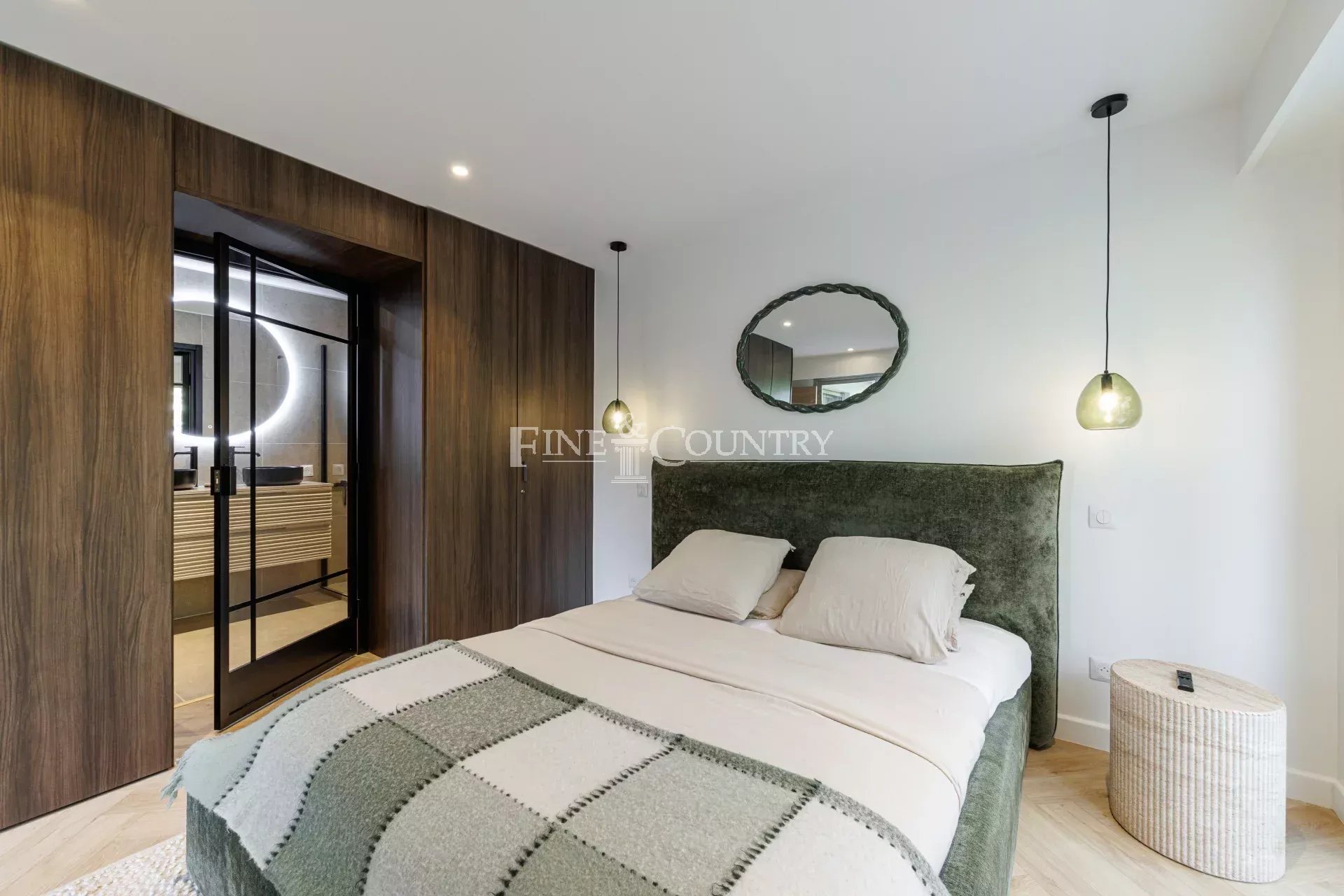 Photo of For Sale – 2-Bedroom Apartment – Cannes Montrose