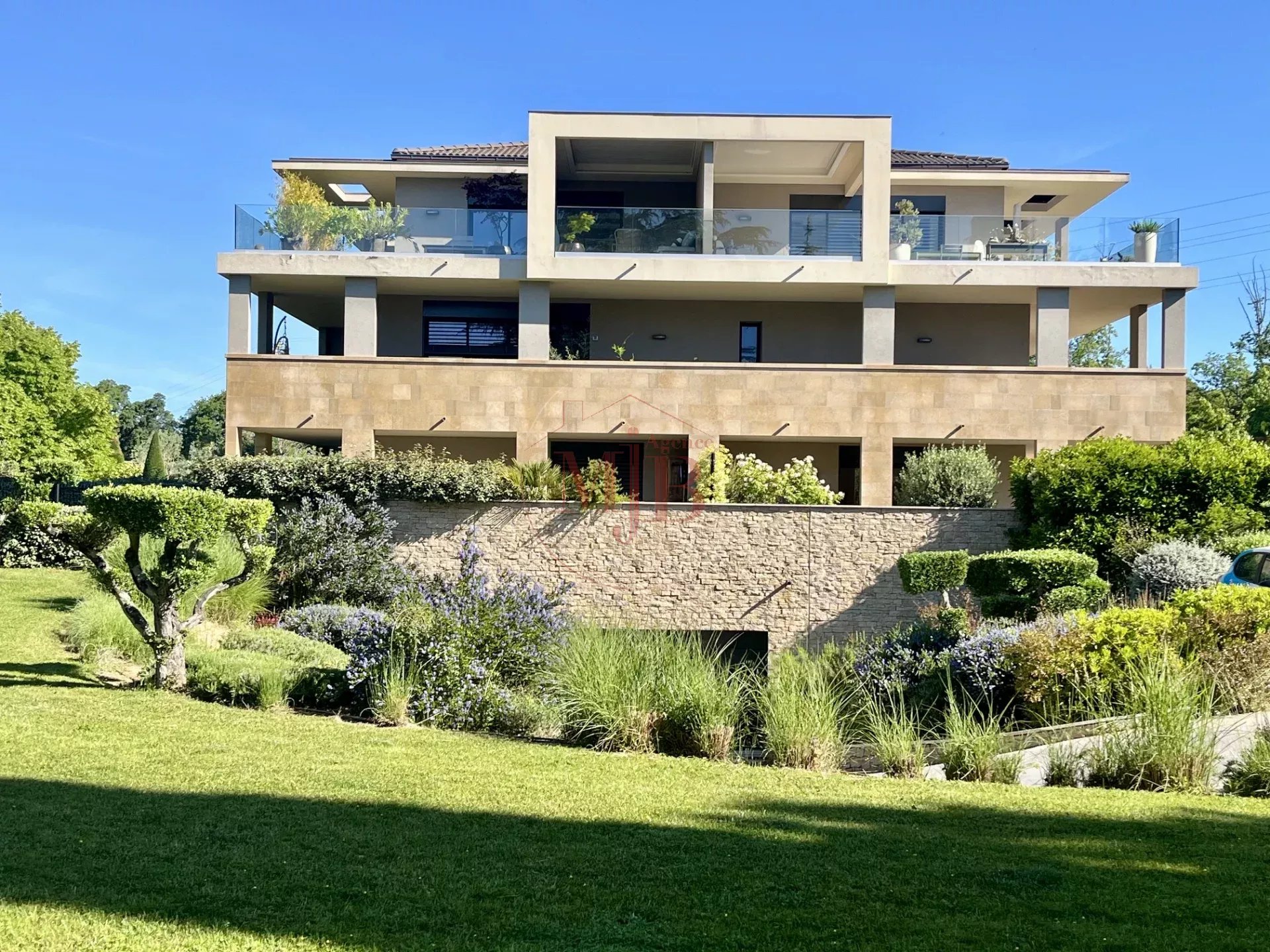 Agence immobilière de 
