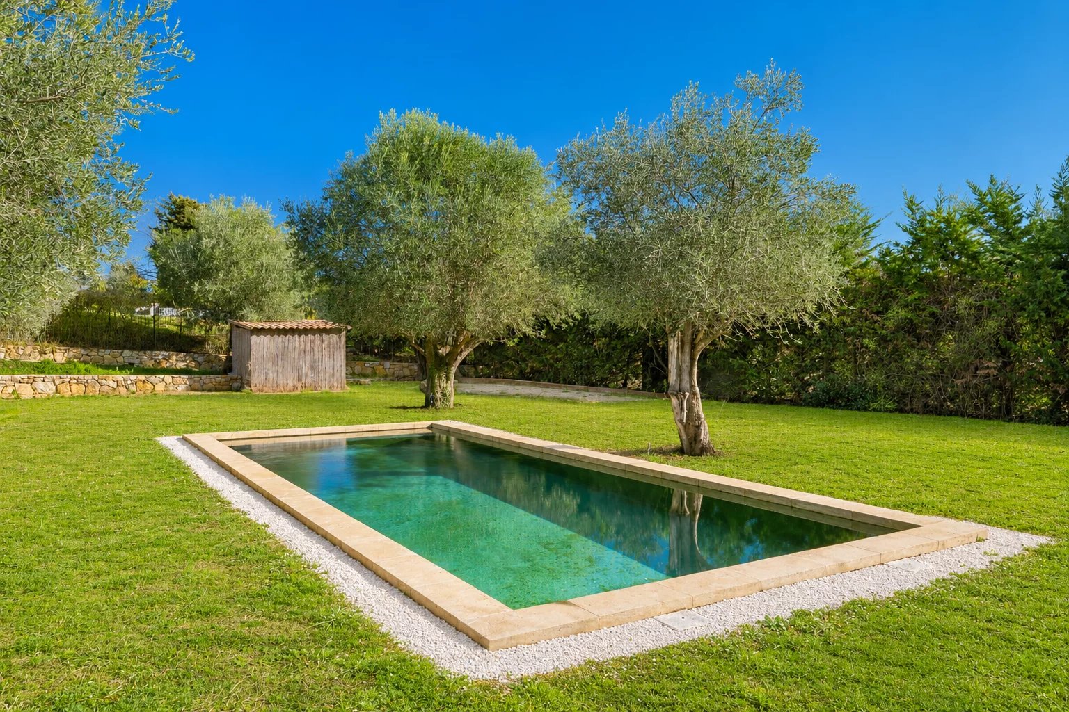 Domaine privé, à 10 minutes à pied de Valbonne