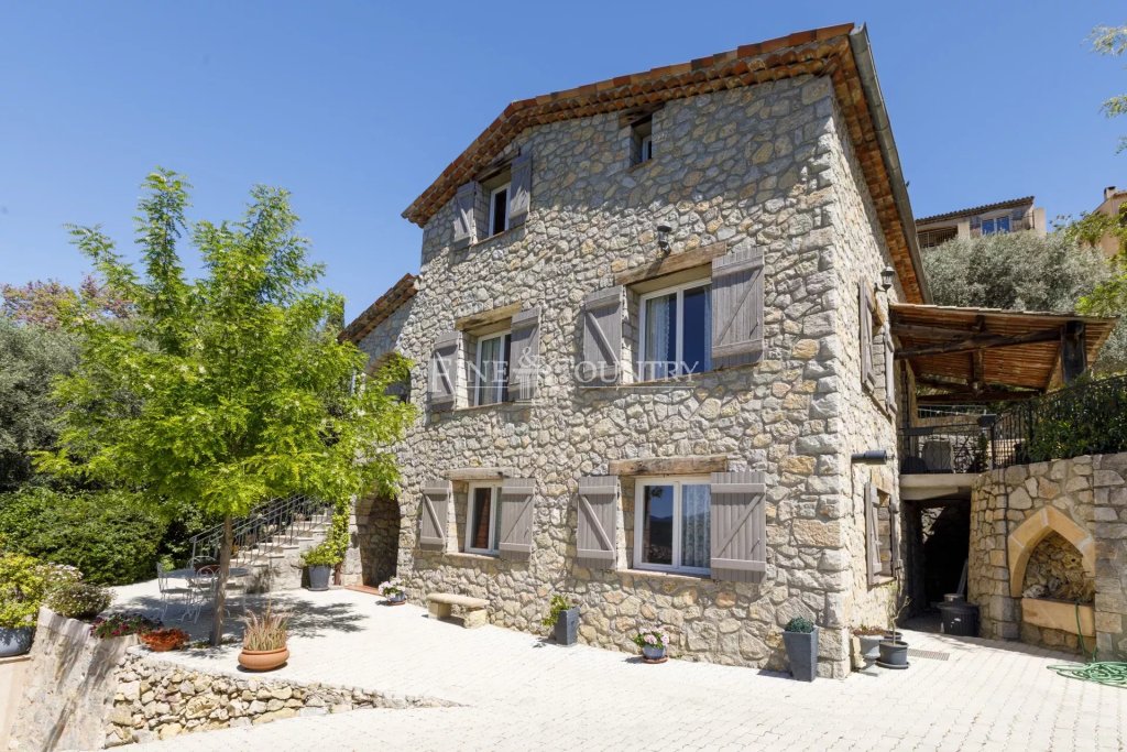 Villa for sale in Montauroux — Village House for sale in Montauroux with Panoramic View