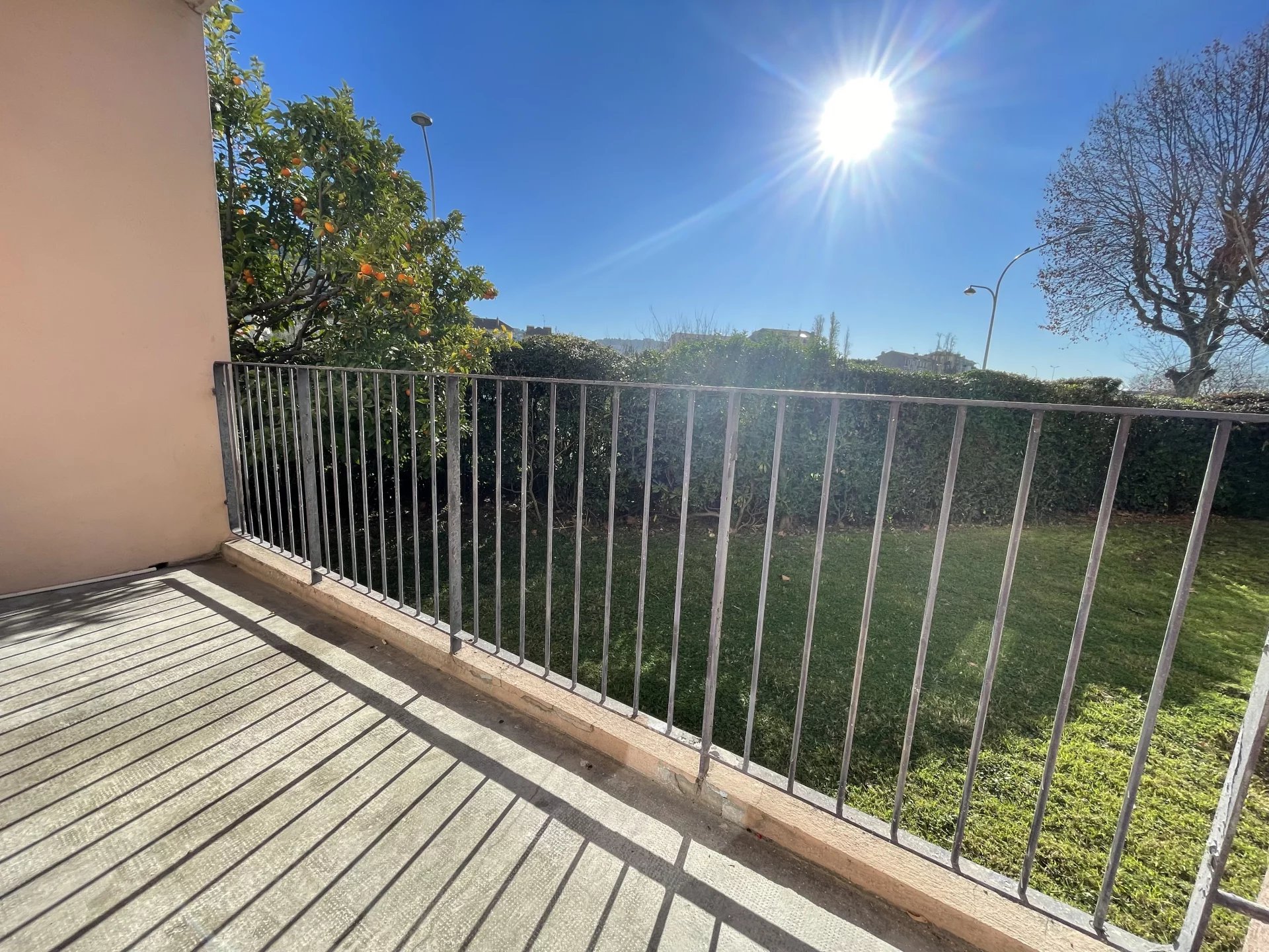 3/4 PIECES VIDE - TERRASSE - PARKING