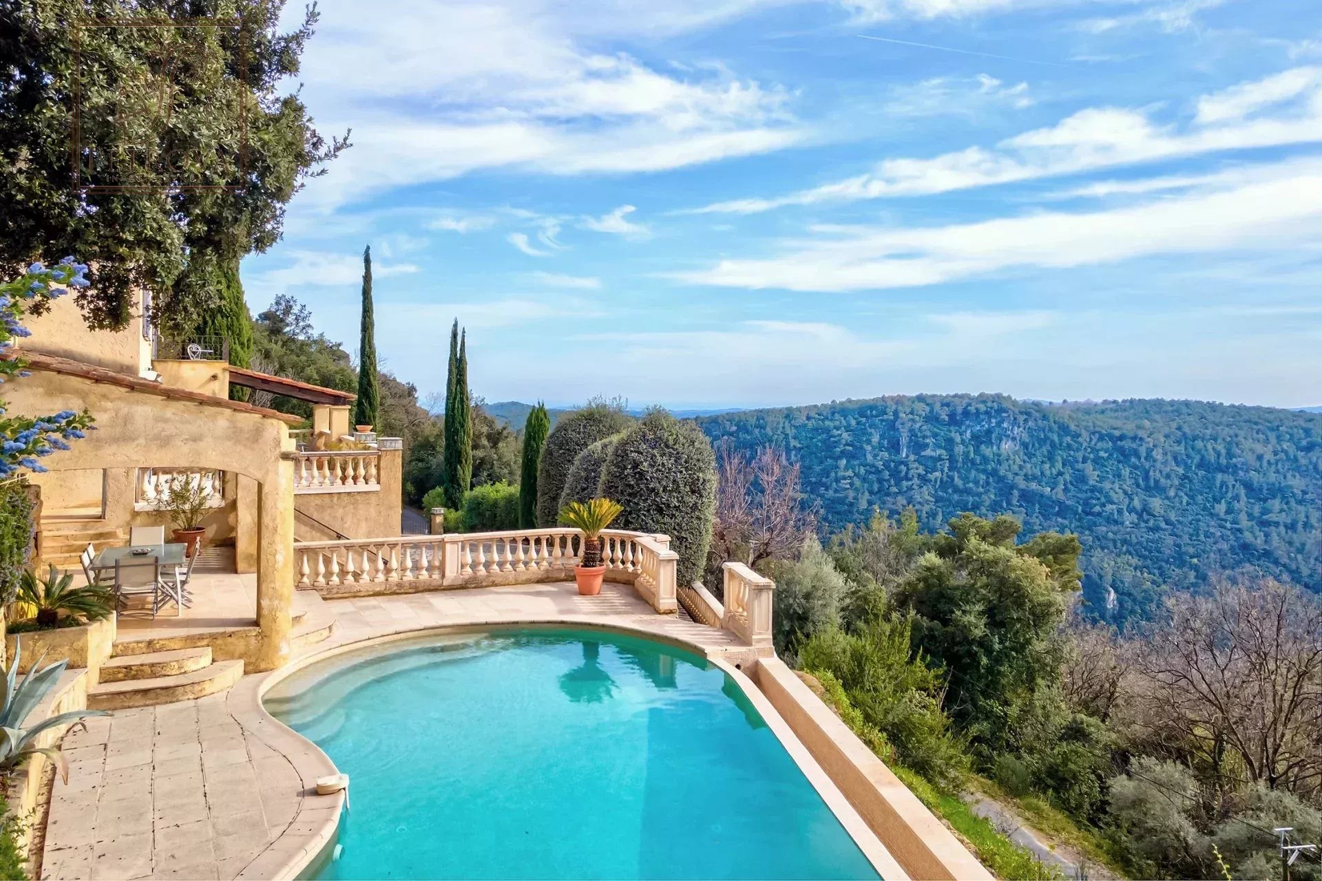 TOURRETTES-SUR-LOUP : Villa 5 chambres, piscine à débordement ch