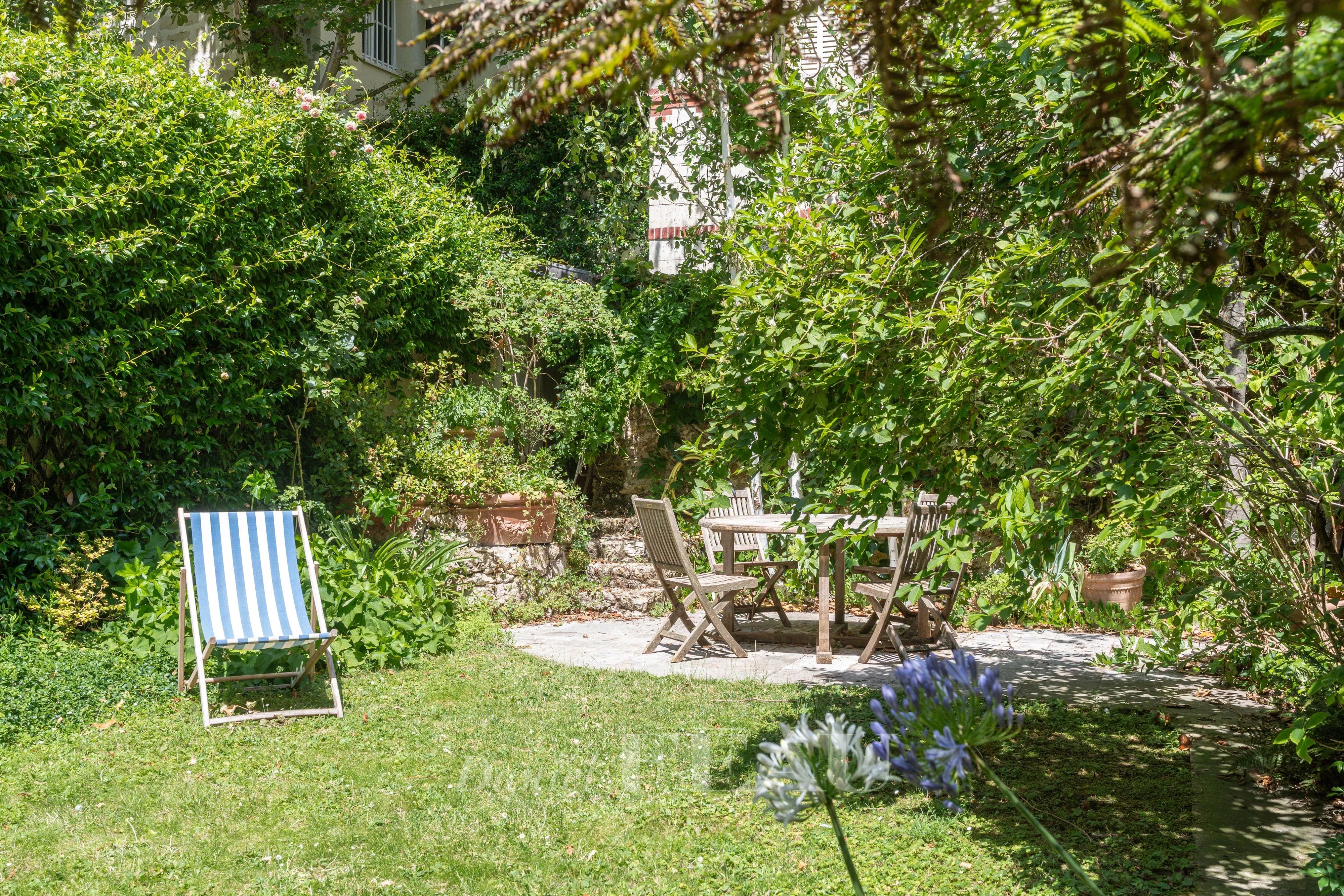 Paris 16th District – A magnificent private mansion