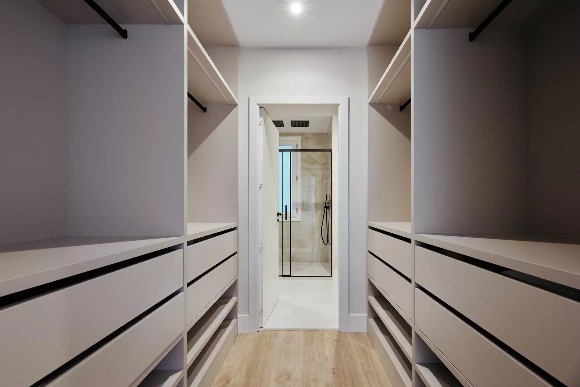 Exclusive, newly renovated apartment on Calle Goya, Salamanca district - picture 11