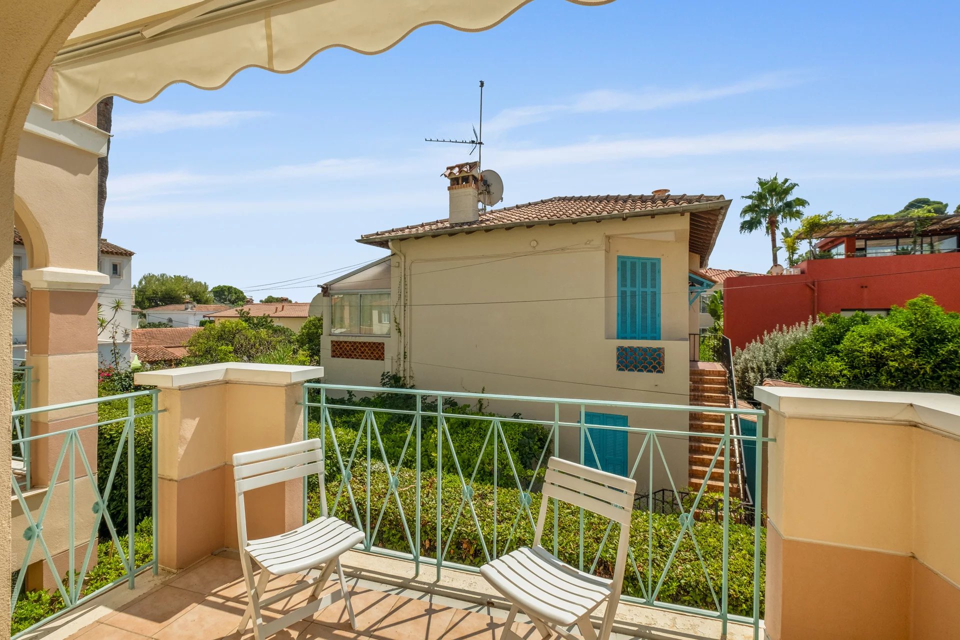 Exclusive in Saint-Jean-Cap-Ferrat: 1-bedroom apartment with terrace and garage, peace under the sun!