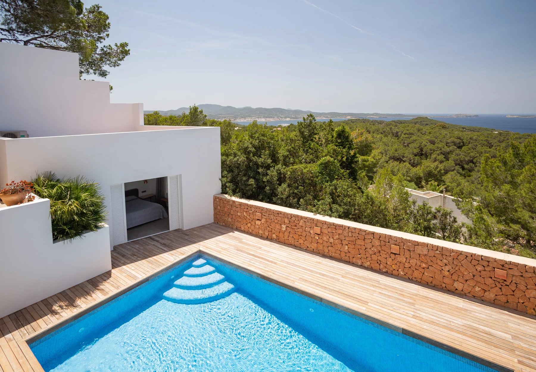 Modern villa with panoramic sea views and tourist license