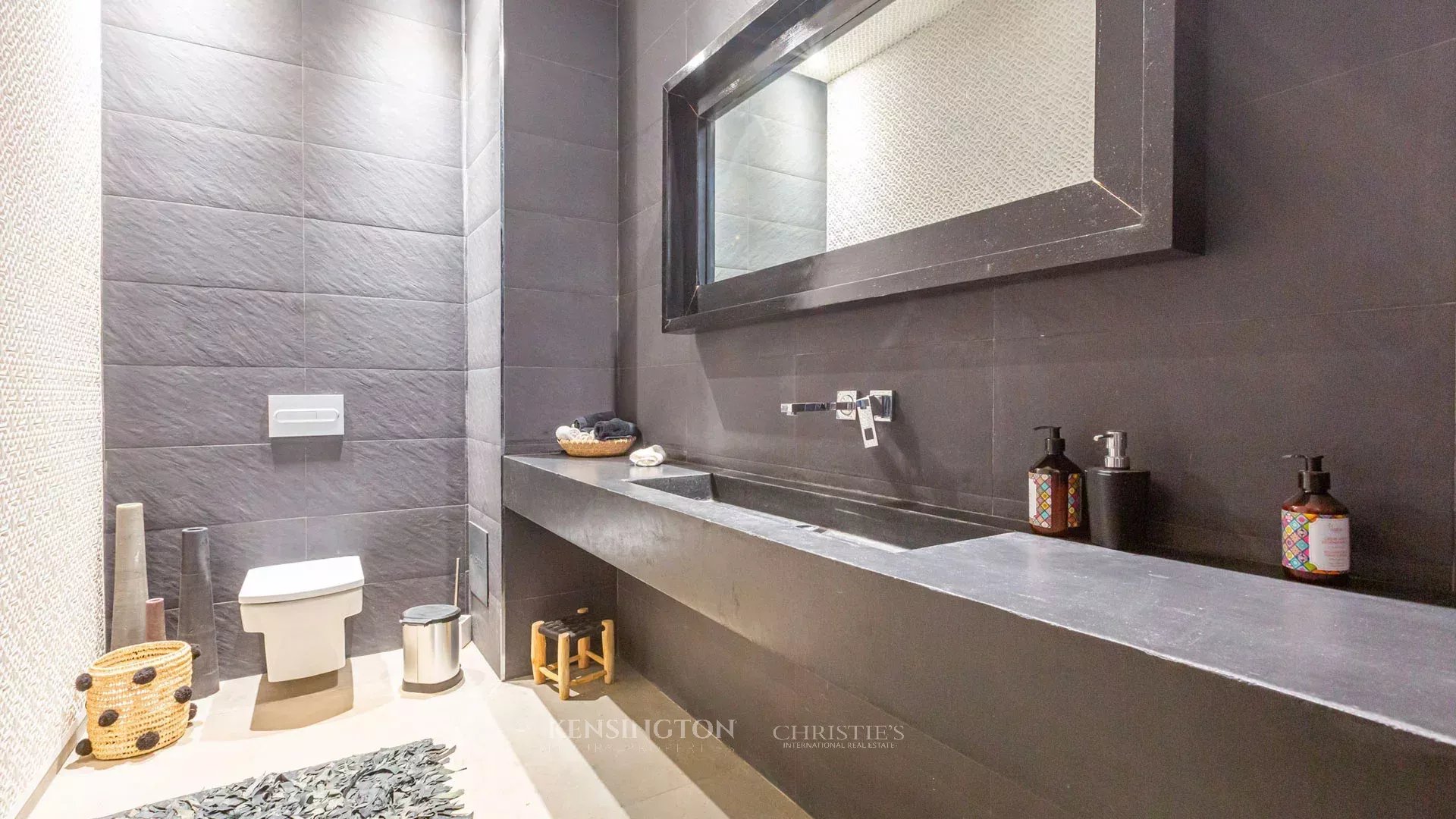 6 Bedroom Villa/Townhouse's Image 48