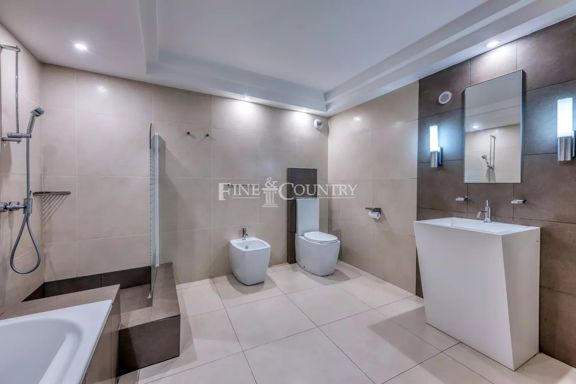 Photo of for sale property in Valbonne with tennis and hélipad