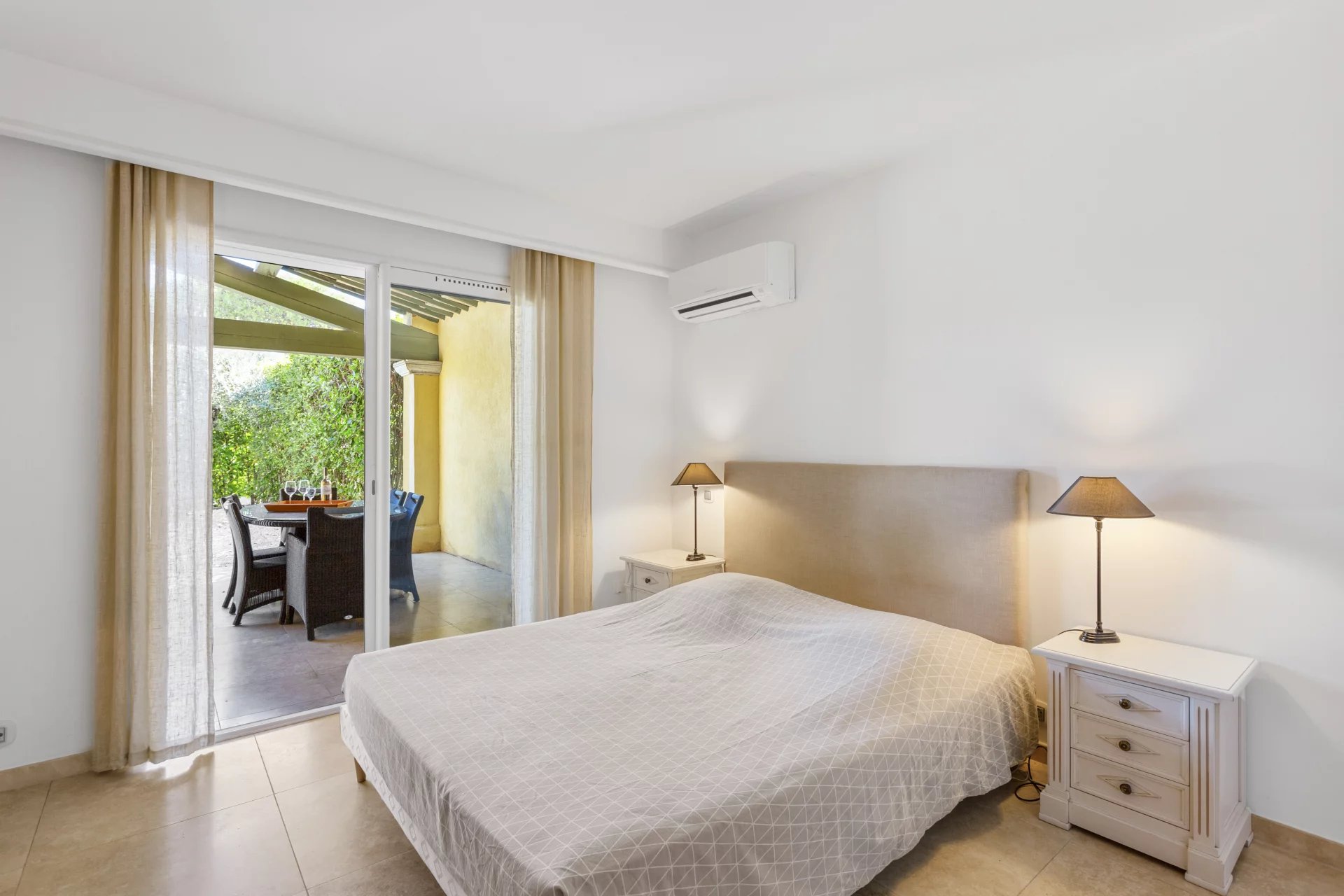 Recent villa in a secure domain - Sainte Maxime