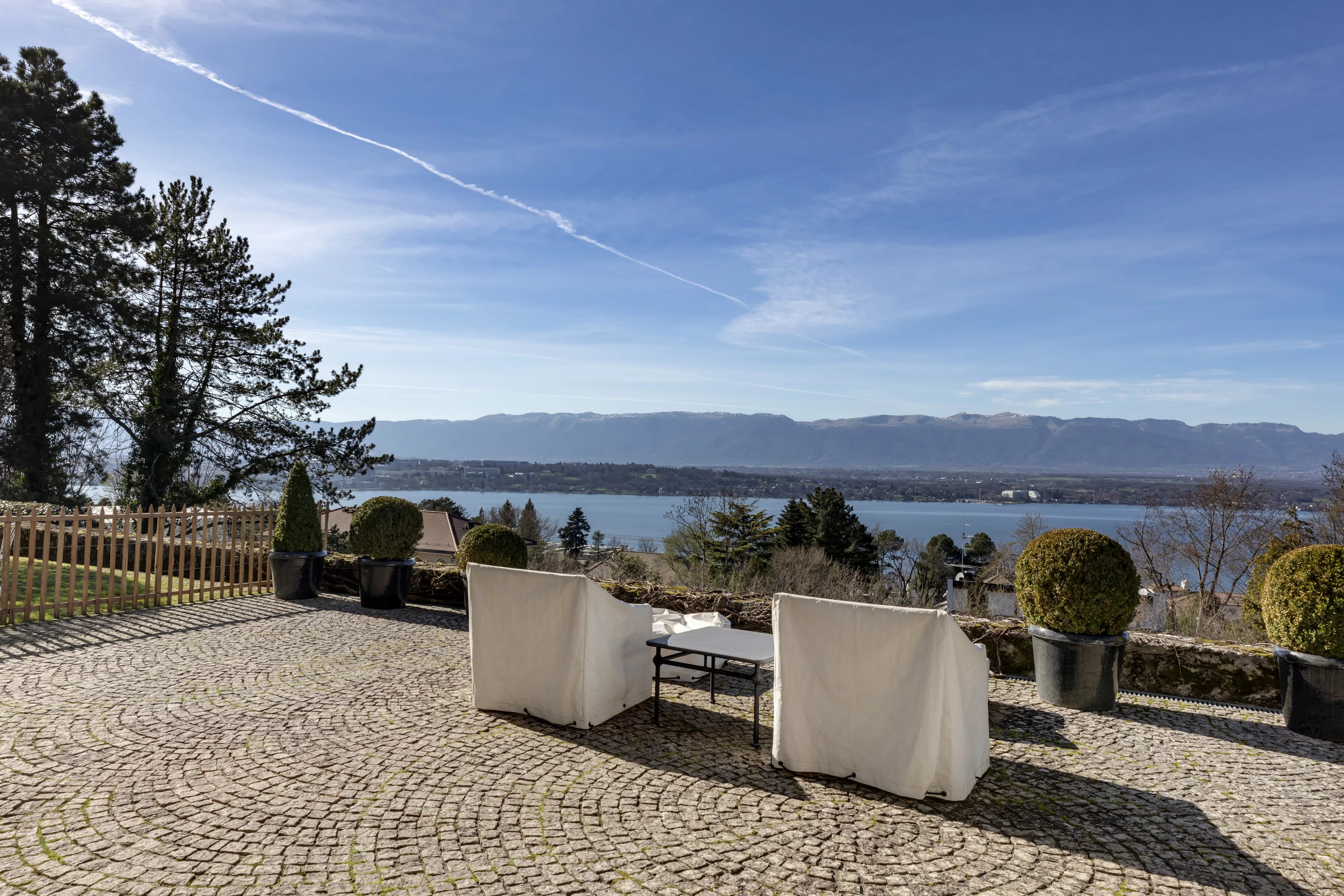 Luxury residence with panoramic view in Cologny