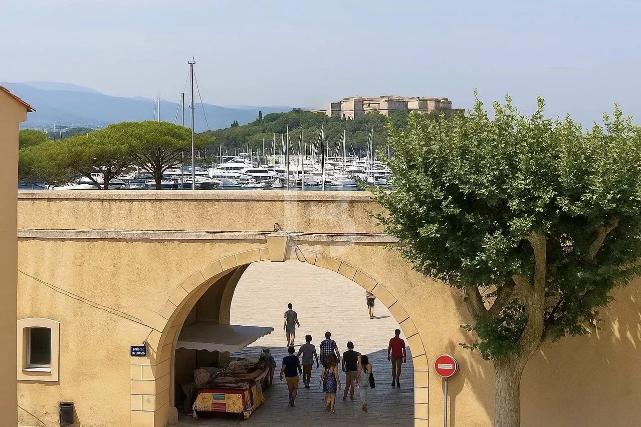 Charmant deux-pièces au cœur du vieil Antibes, à quelques pas de la plage et du port