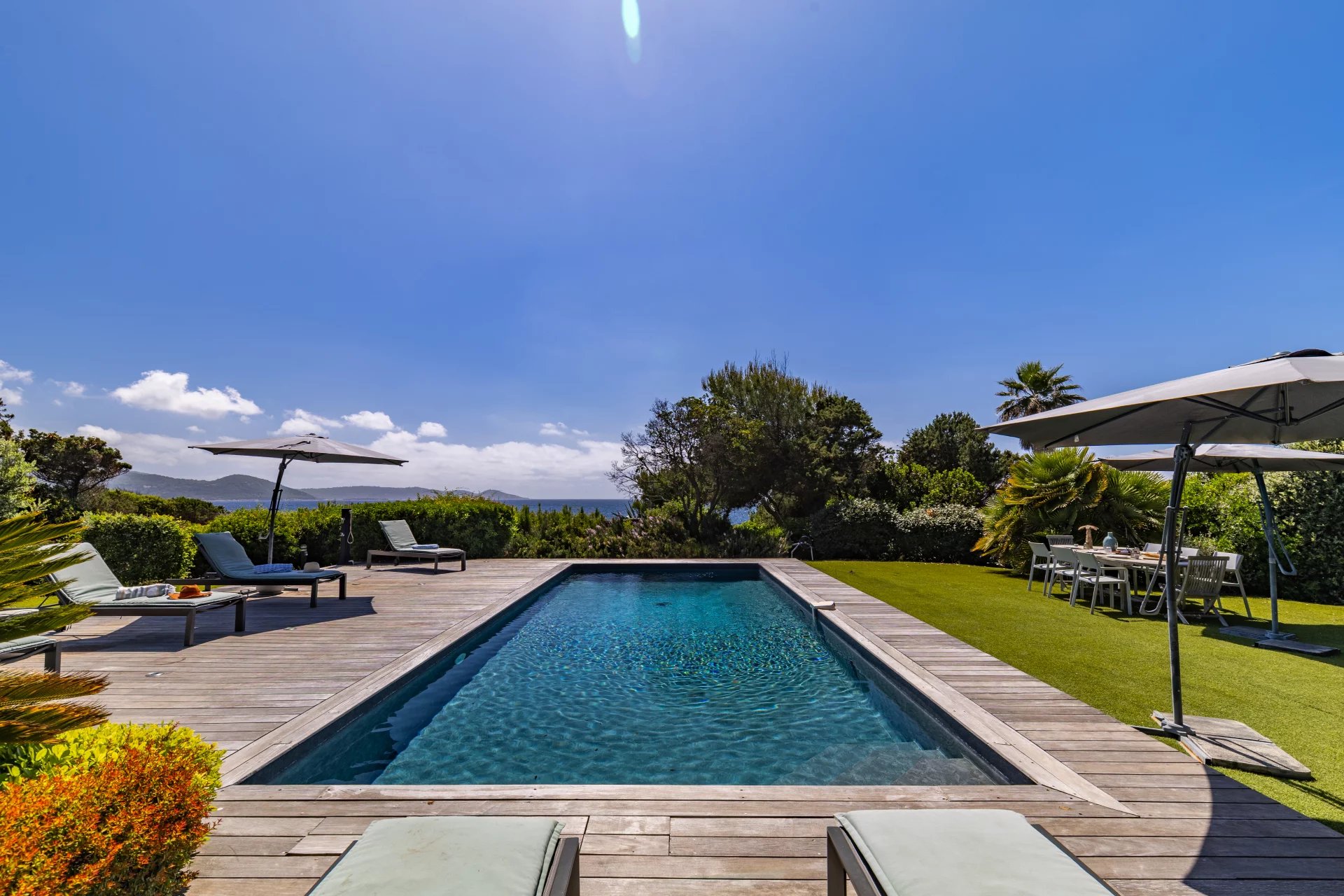 Villa GIRELLES- pieds dans l'eau, piscine, vue mer, 7 chambres