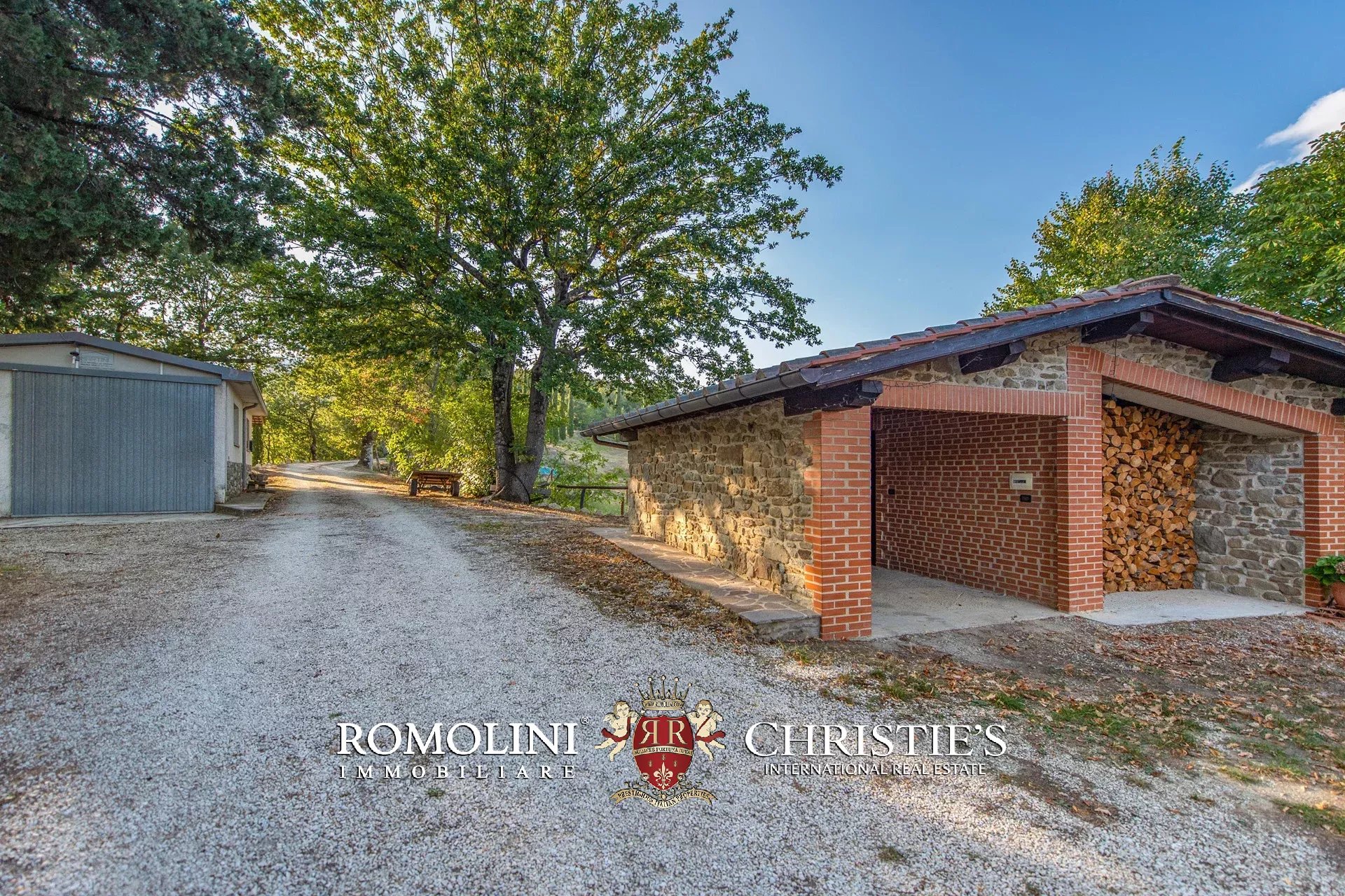 FARMHOUSE WITH PANORAMIC VIEWS FOR SALE IN TUSCANY, CAPRESE MICHELANGELO