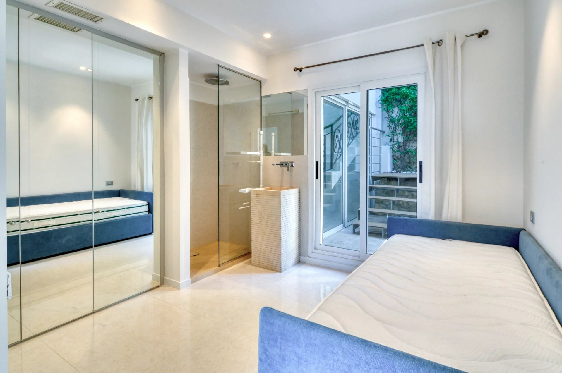 Éze Bord de mer  - Villa 220 m2, terrain 800 m2, piscine, garage