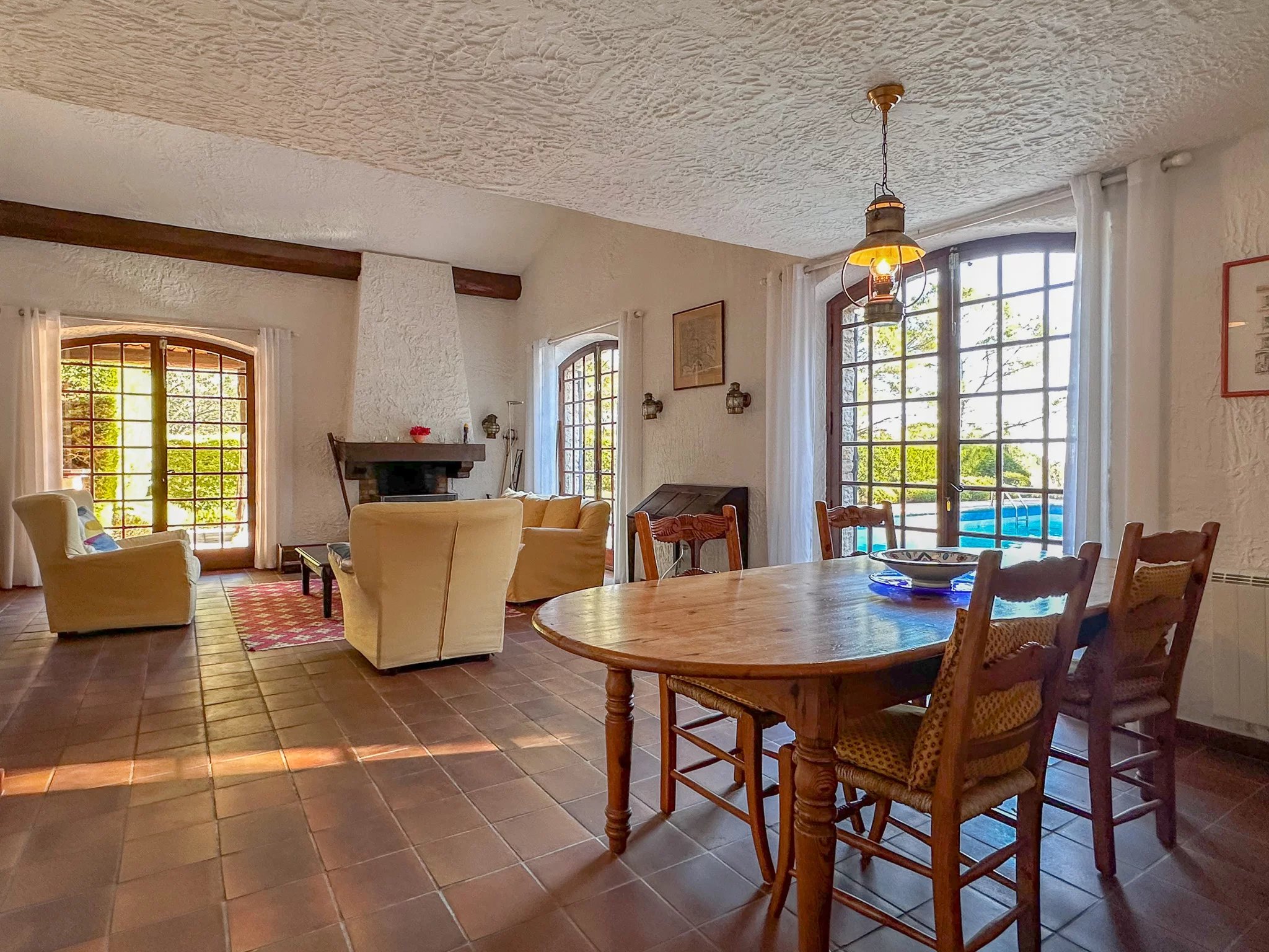 Charmante maison en pierre avec piscine à Seillans