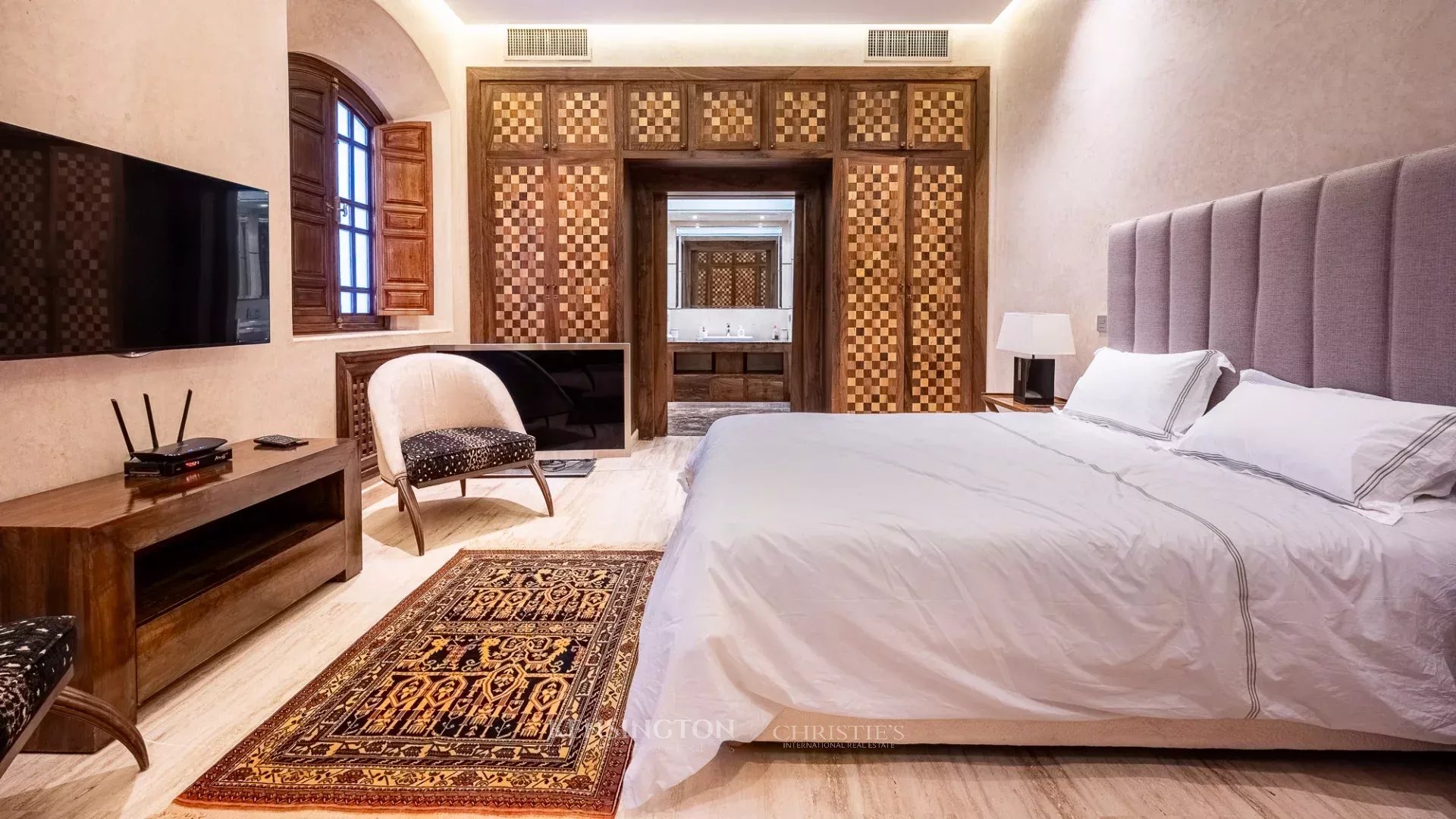 6 Bedroom Villa/Townhouse's Image 12