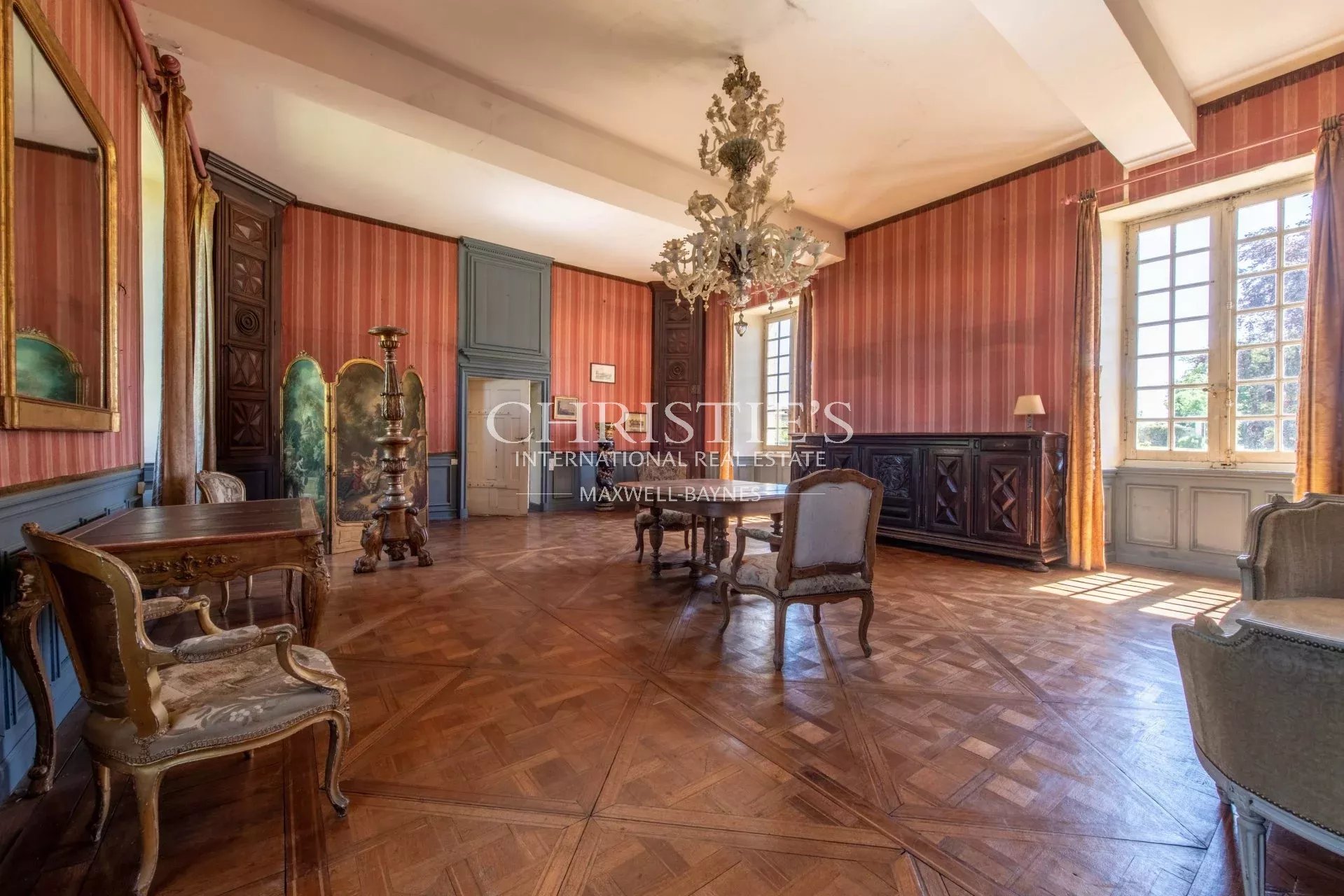 10 Bedroom Chateau's Image 8