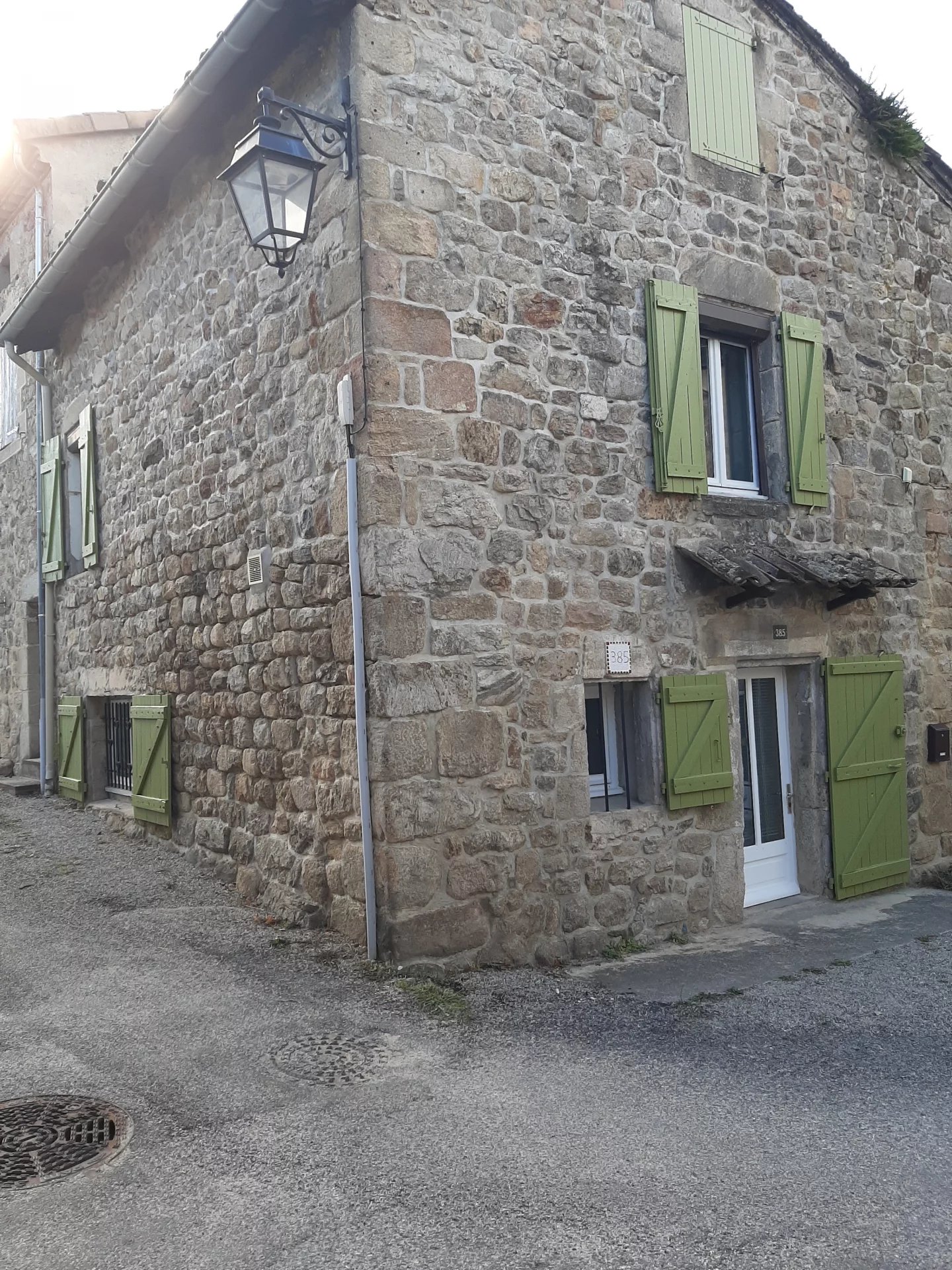 Maison de village en pierre T4 rénovée