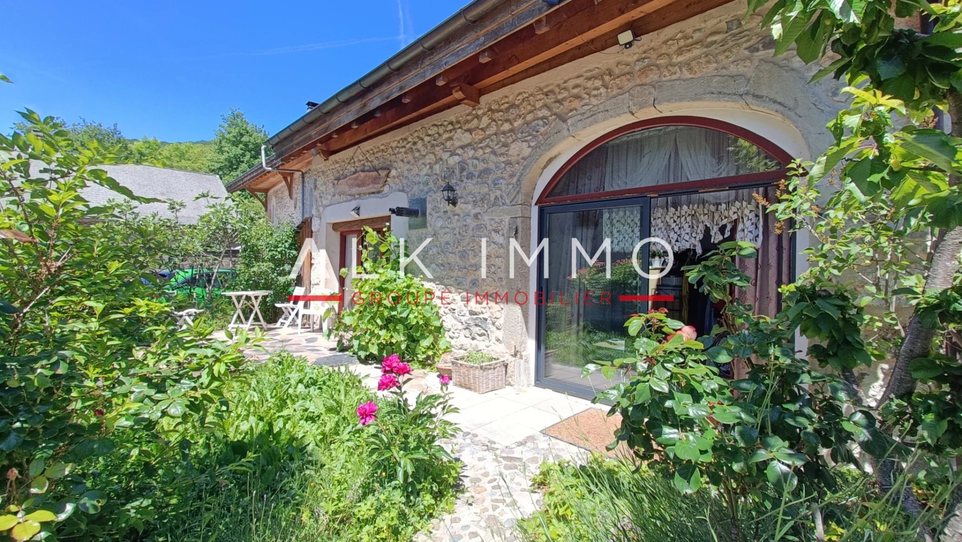 MAISON DE VILLAGE 105m2 + Jardin + parking + Garage