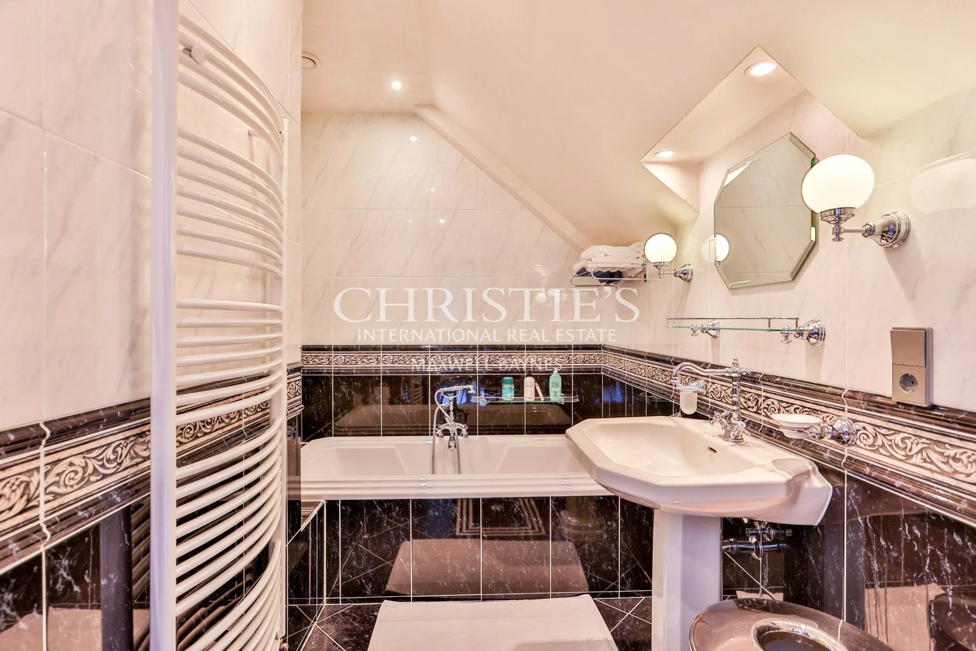 14 Bedroom Chateau's Image 25