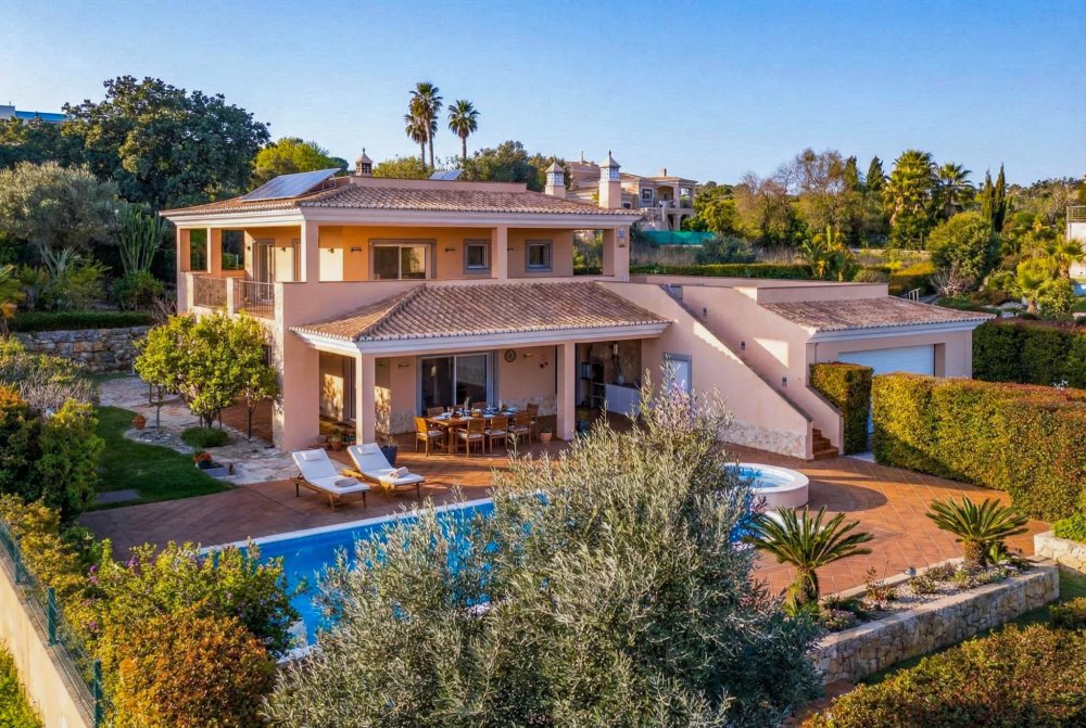 Lagos - 4-Bedroom Villa with Pool, Energy Certificate A and Steps from Porto de Mós Beach