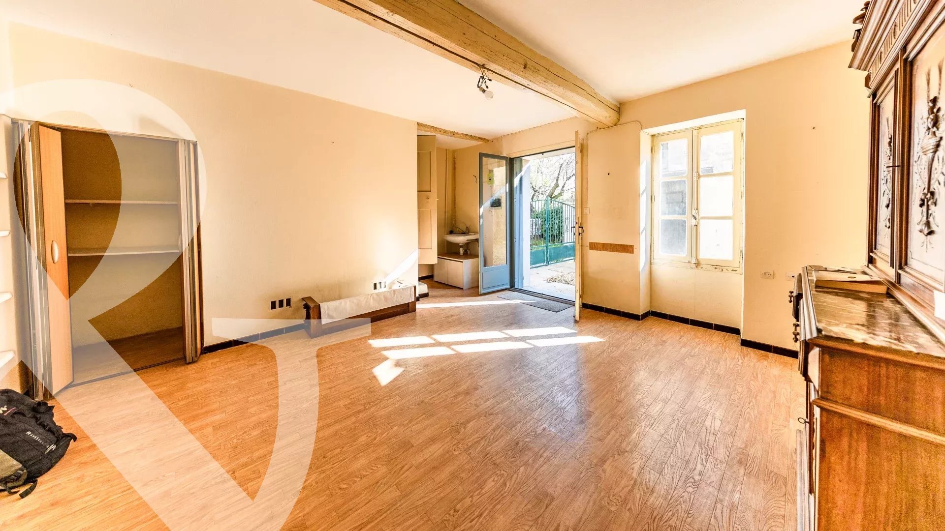 MAISON DE VILLAGE A RENOVER