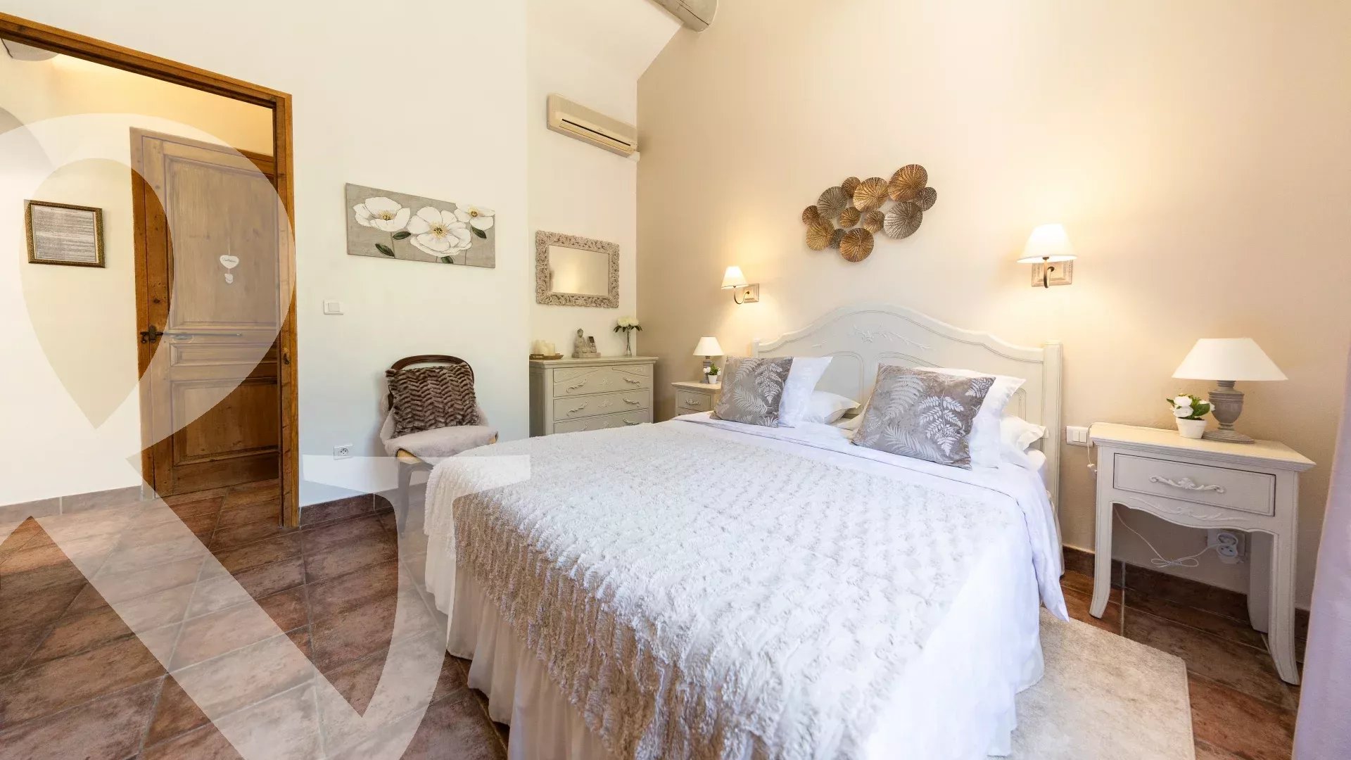 PROPRIETE AVEC 3 GITES