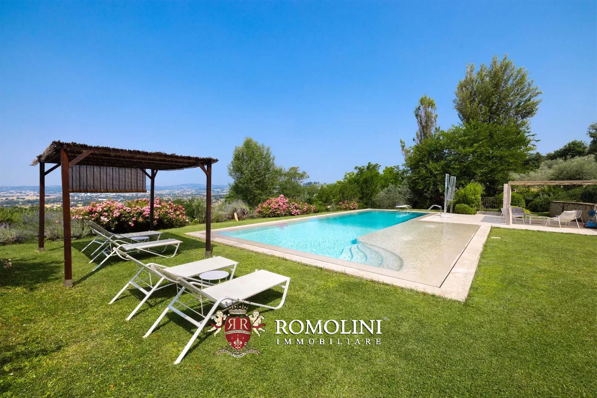 5 Bedroom Villa/Townhouse's Image 6