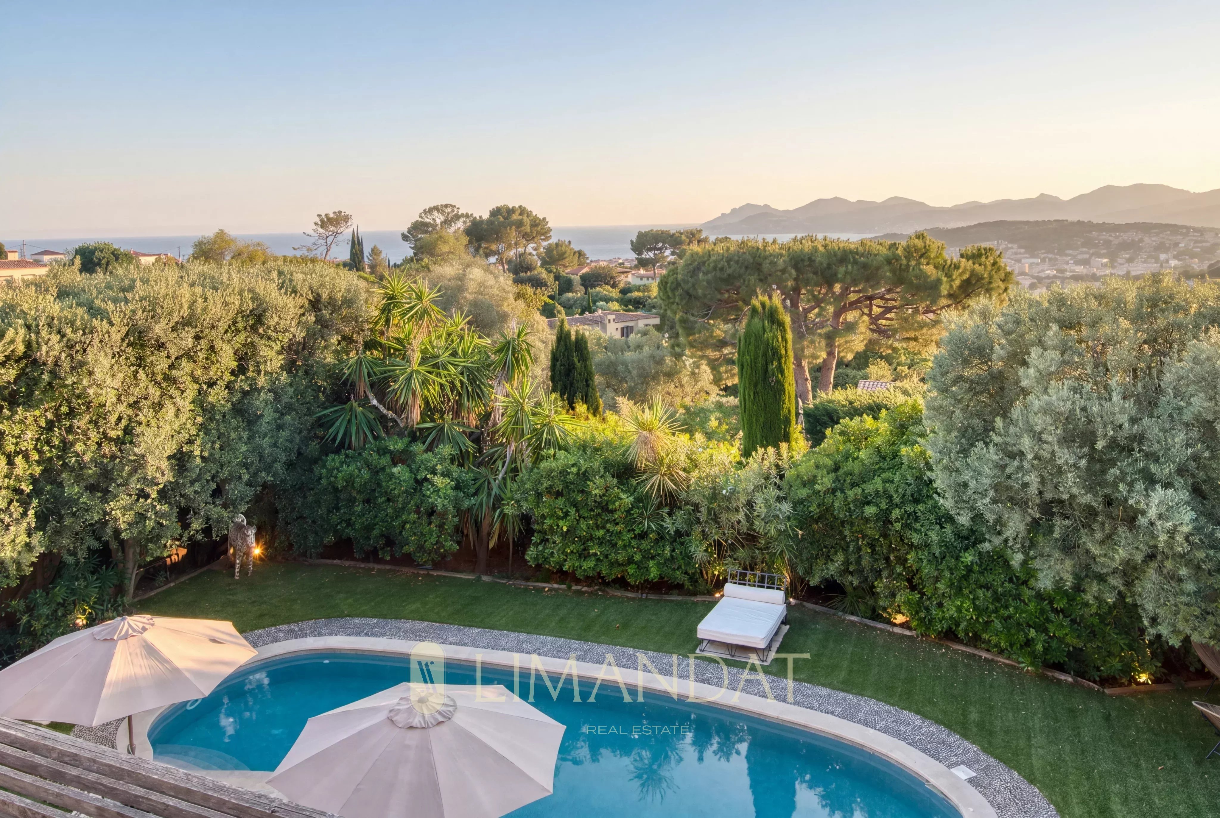 Le Cannet - Propriété 525 m² - Terrain 2077 m² - Vue mer