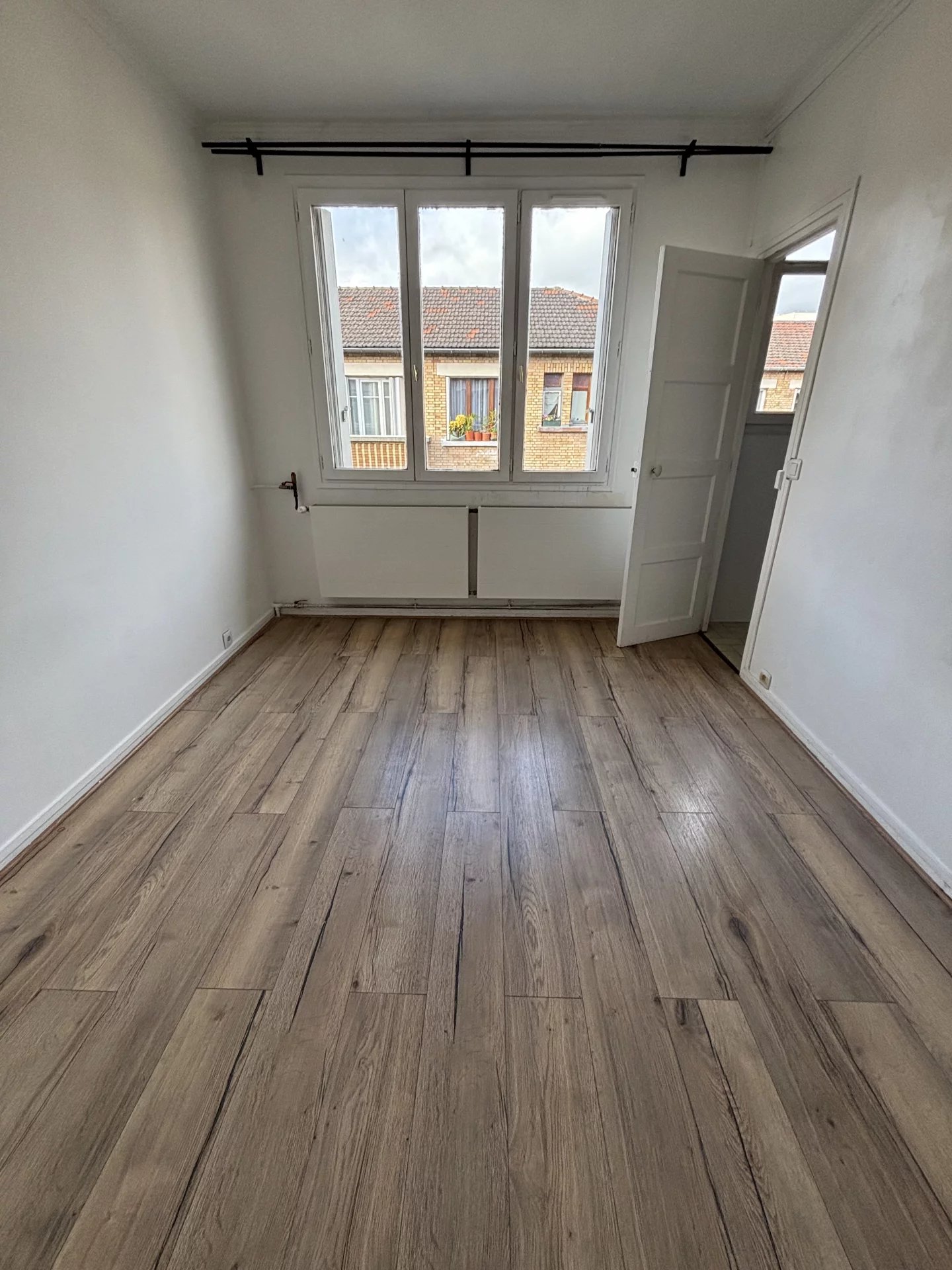 CLICHY – 2 PIÈCES LUMINEUX DE 28 M² EN PLEIN CENTRE-VILLE - Image 1