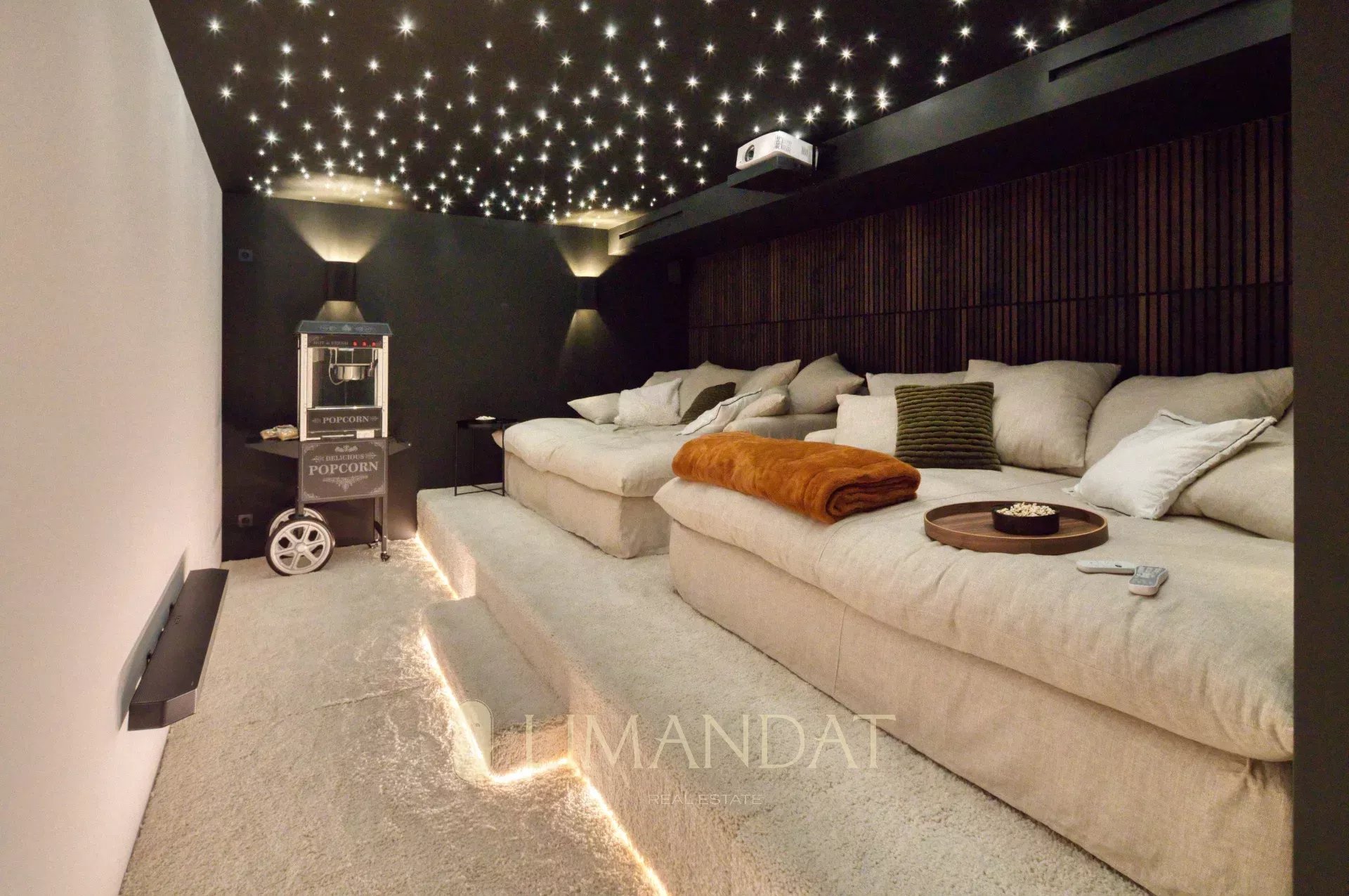 Roquebrune Cap Martin – 15 minutes from Monaco Contemporary luxury villa, high-end services, panoramic sea view