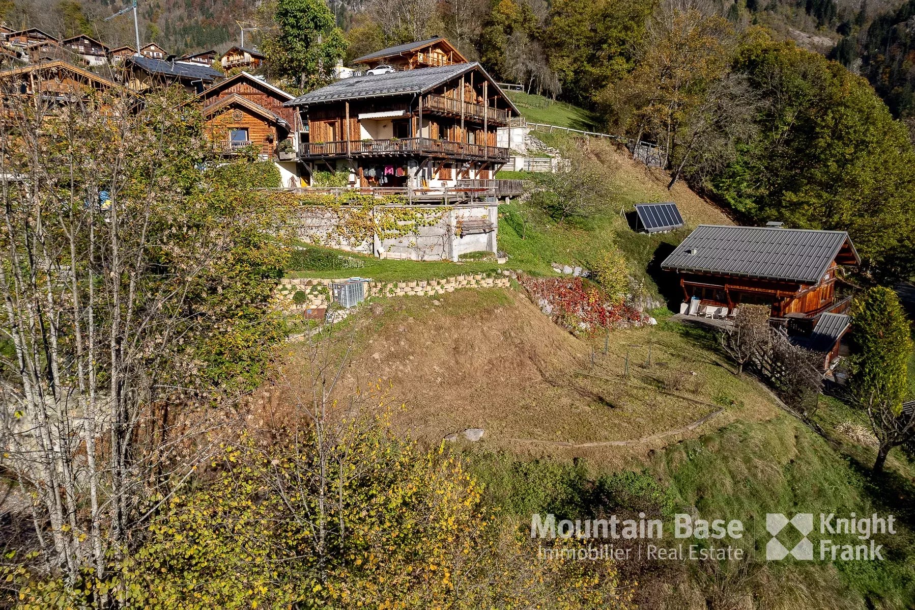 Photo of A fantastic plot of land of 652m², situated in a sunny, elevated position with wonderful views