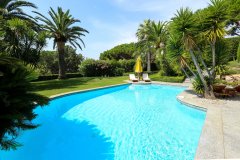 Luxury Villa Saint-Tropez: Legacy Estate Steps from Tahiti Beach — photo 5 of 7