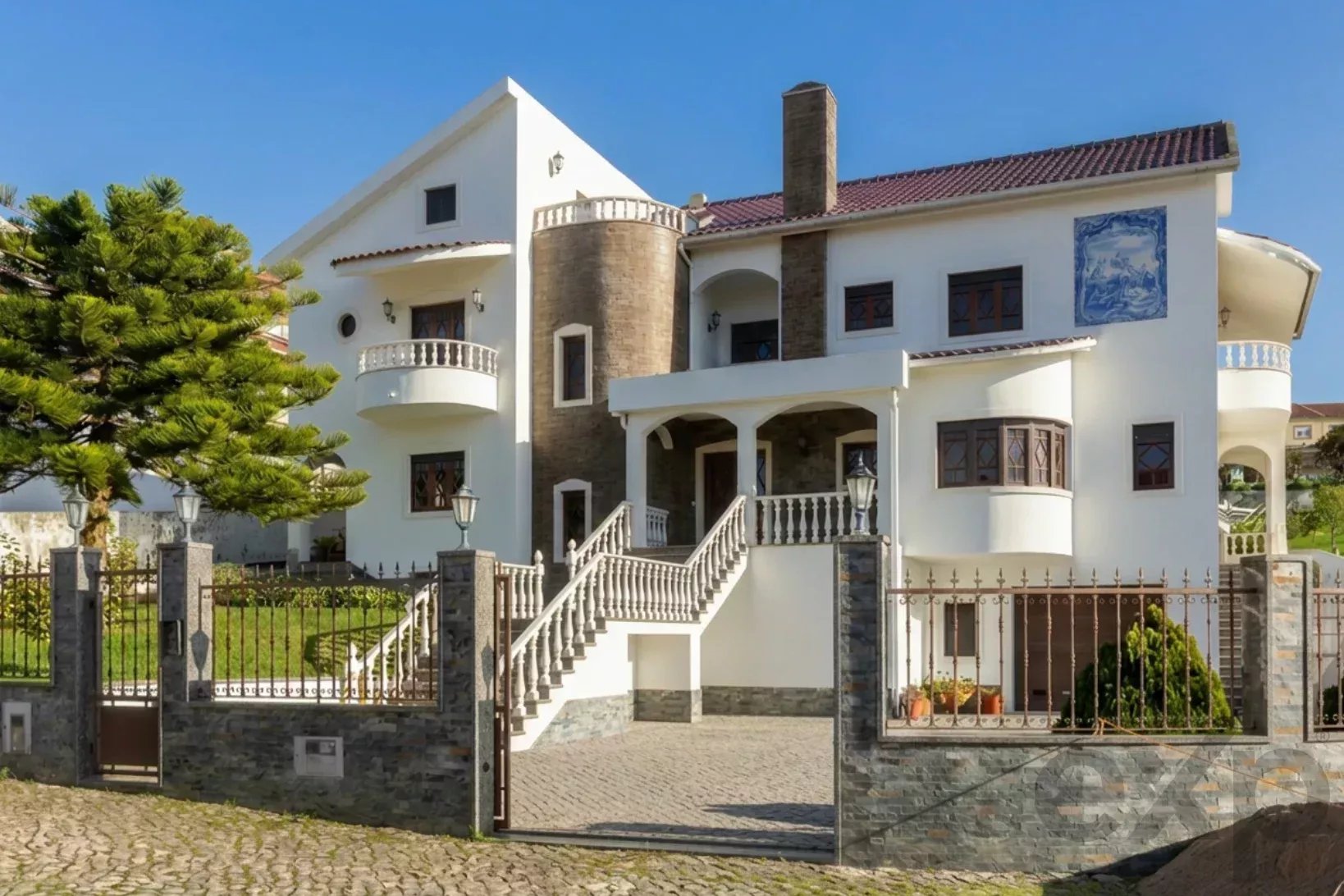 Prestigious Residence with Swimming Pool 87053100 image 3