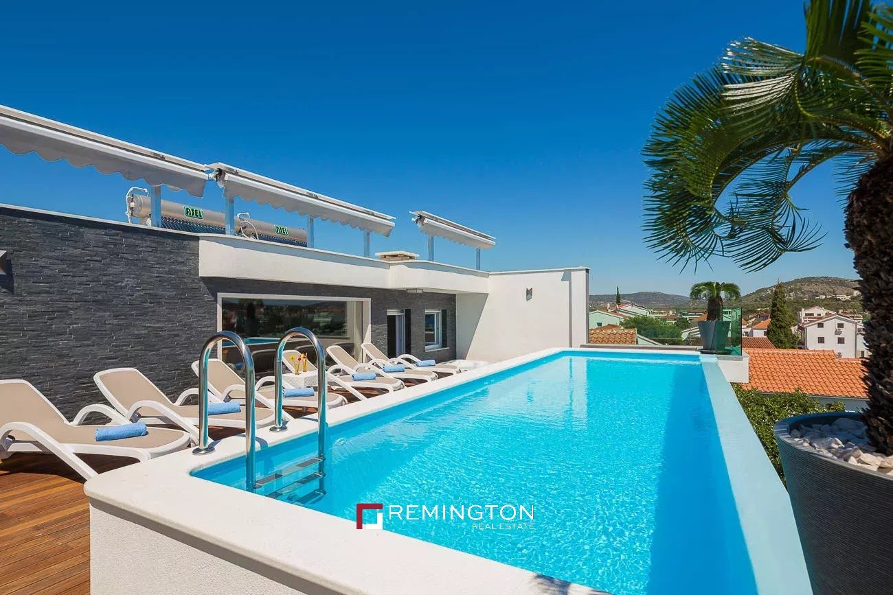 5 Bedroom Villa/Townhouse's Image 8
