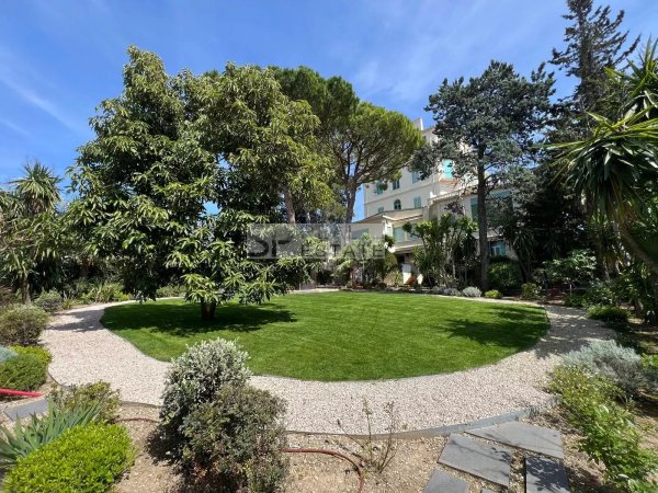 CANNES MONTFLEURY – EXCEPTIONAL PROPERTY WITH GARDEN — photo 2