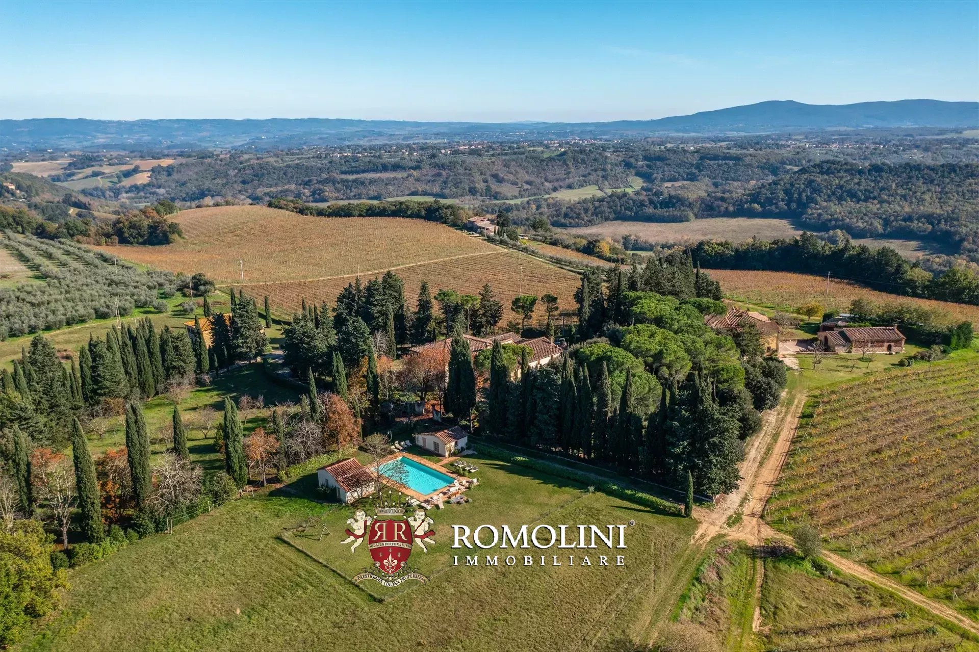 35 Bedroom Vineyard's Image 14