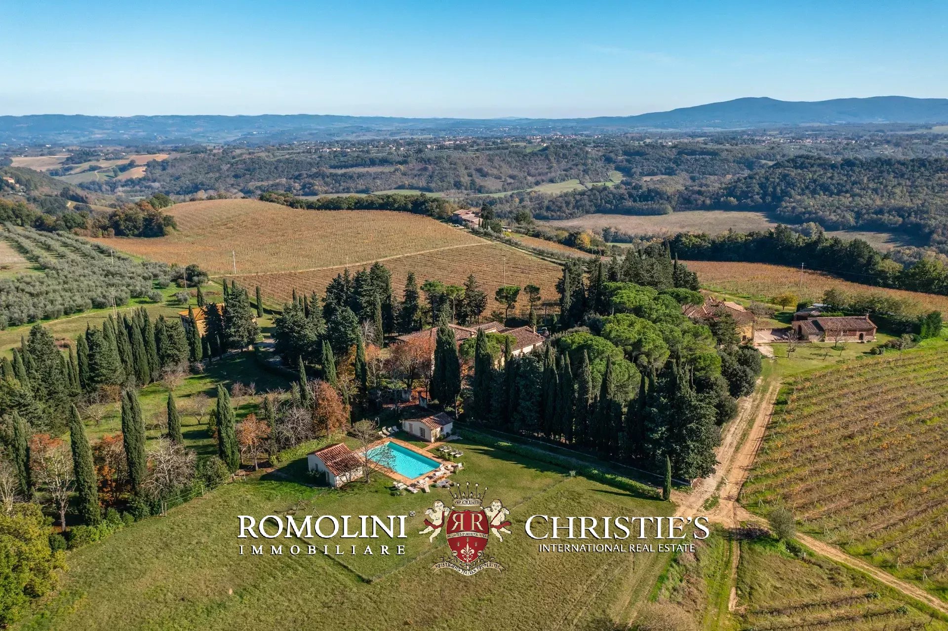 35 Bedroom Vineyard's Image 14