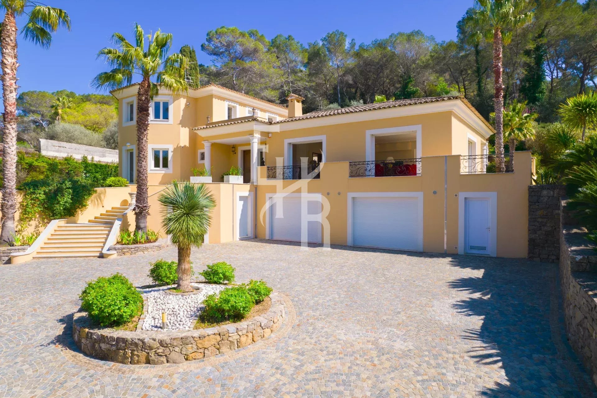 Achat / Vente Villa aux portes de Cannes au Calme Absolu