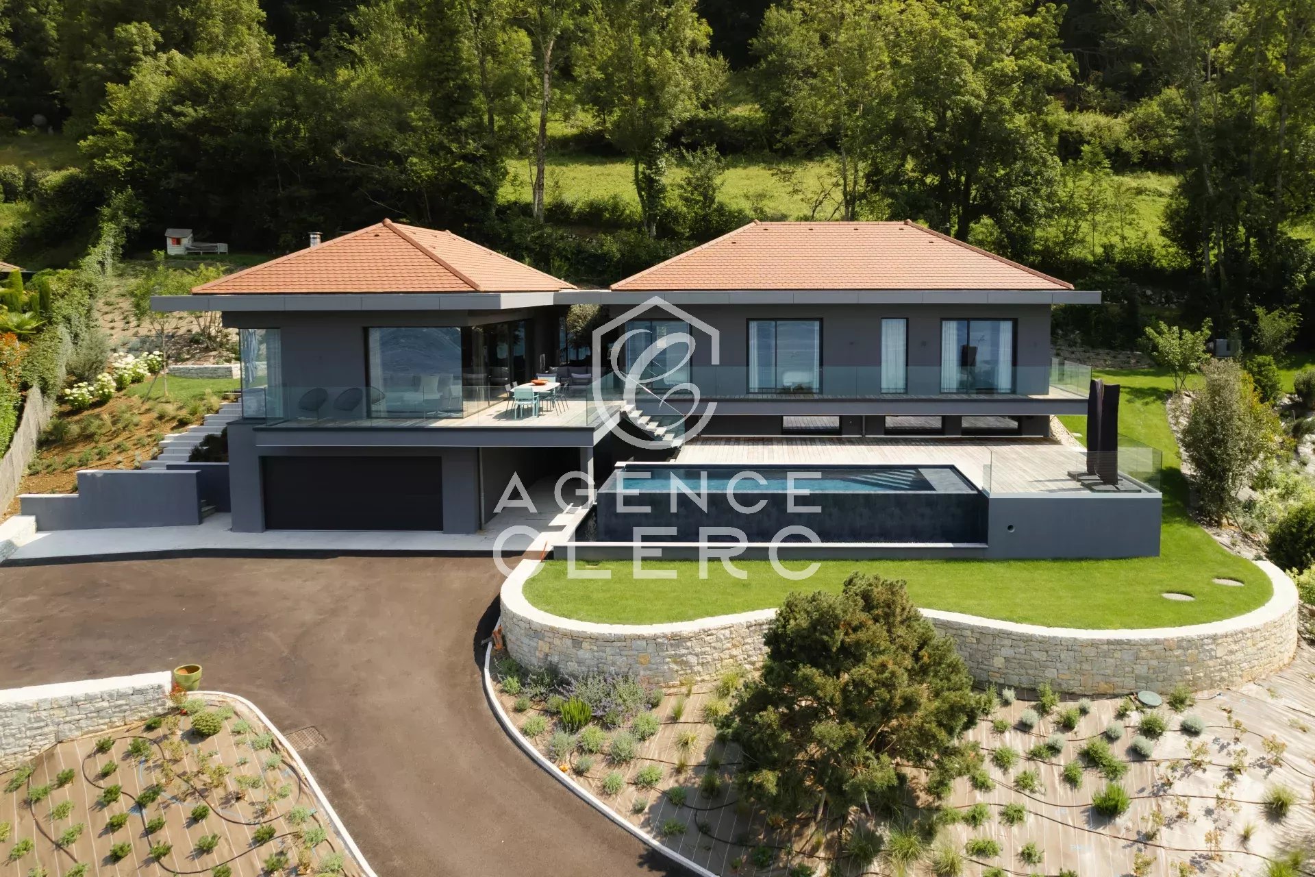 4 Bedroom Villa/Townhouse's Image 3