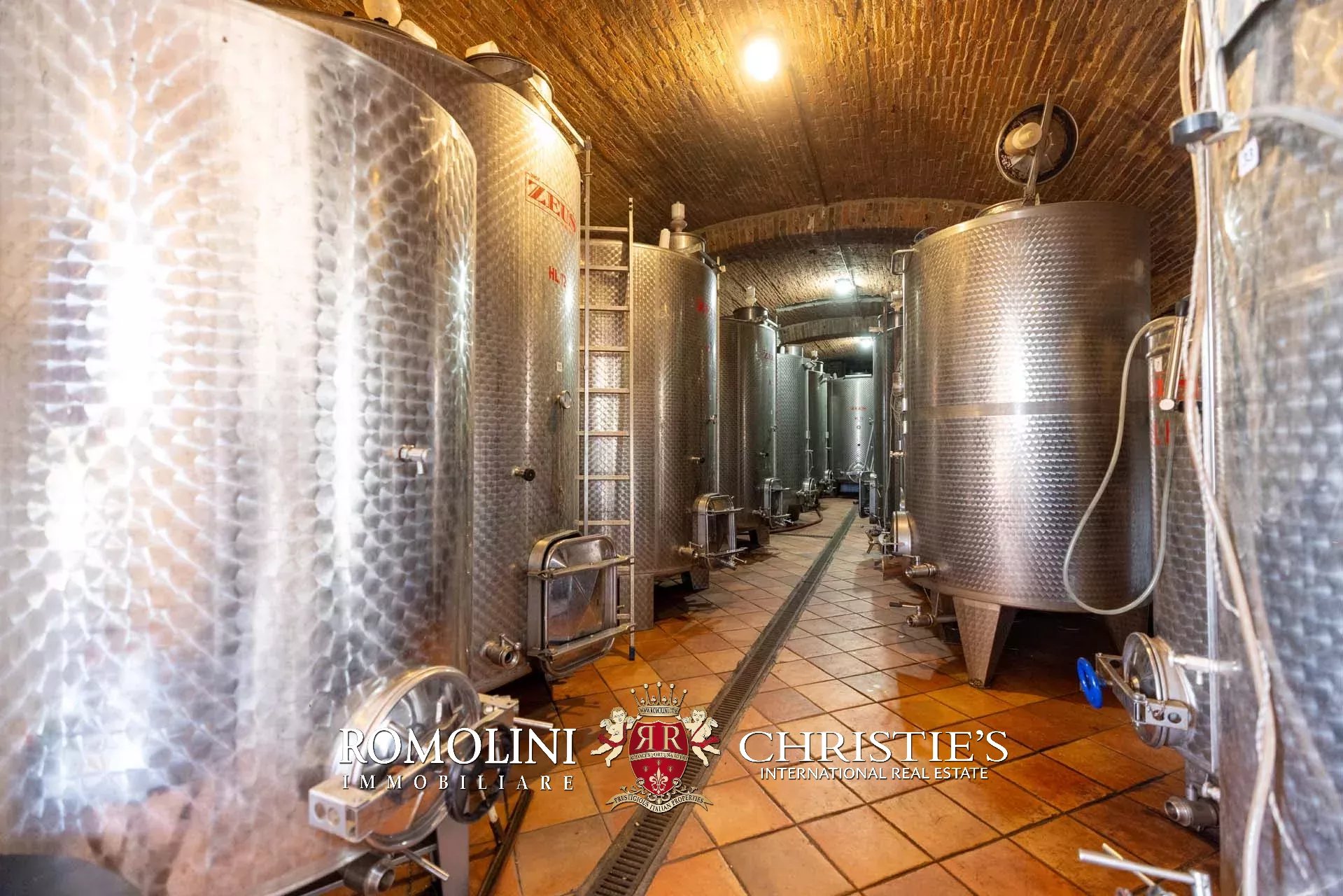 30 Bedroom Vineyard's Image 62