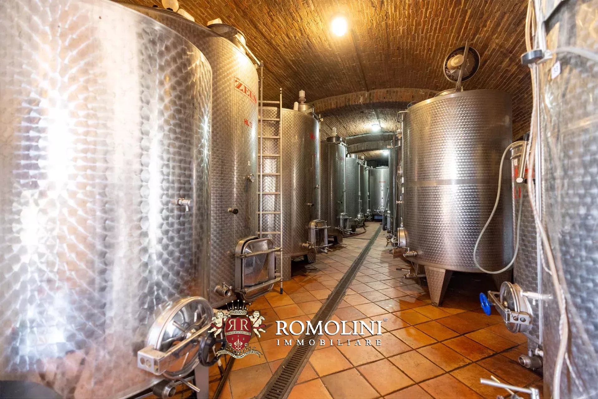 30 Bedroom Vineyard's Image 62