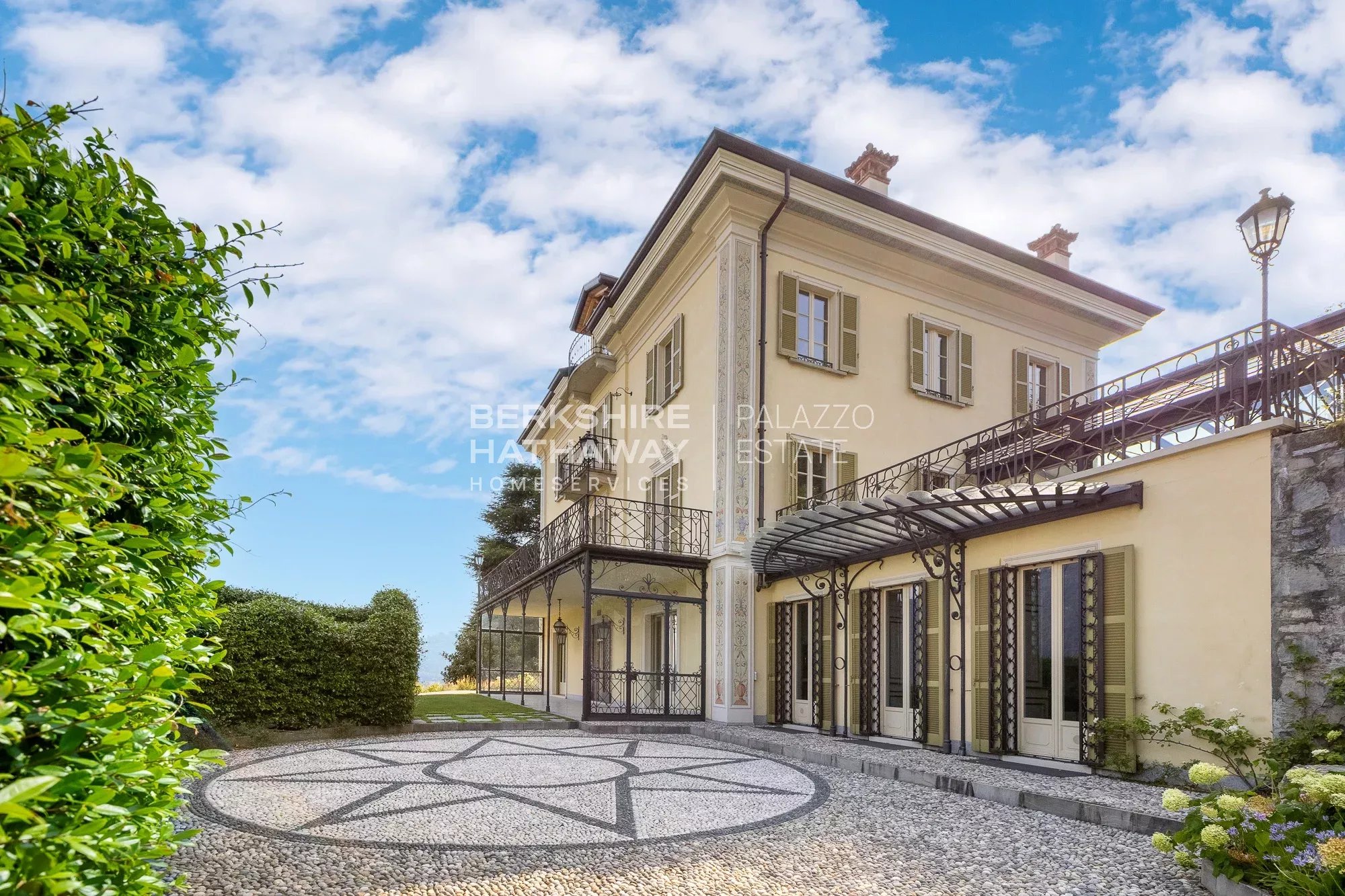 Elegante Dimora Liberty di Rappresentanza con Vista su Villa d’Este a Cernobbio, Lago di Como