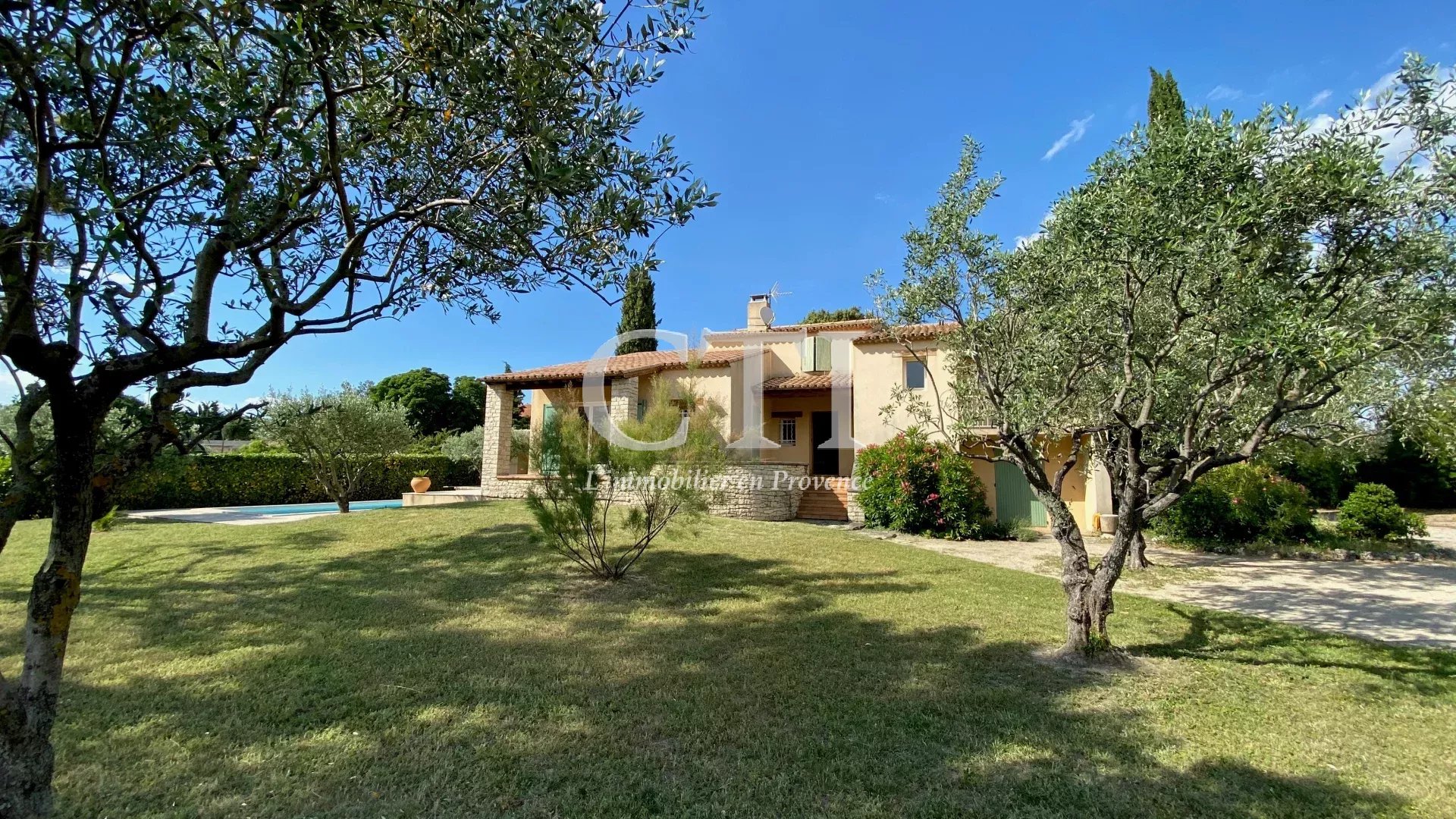 0 A VENDRE VILLA PROVENCALE 3 CHAMBRES POSS 4  JARDIN PISCINE GARAGE PROCHE VAISON LA ROMAINE