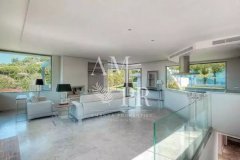 Luxury Designer Villa in Cannes with 180° Sea Views for Sale — photo 5 of 6