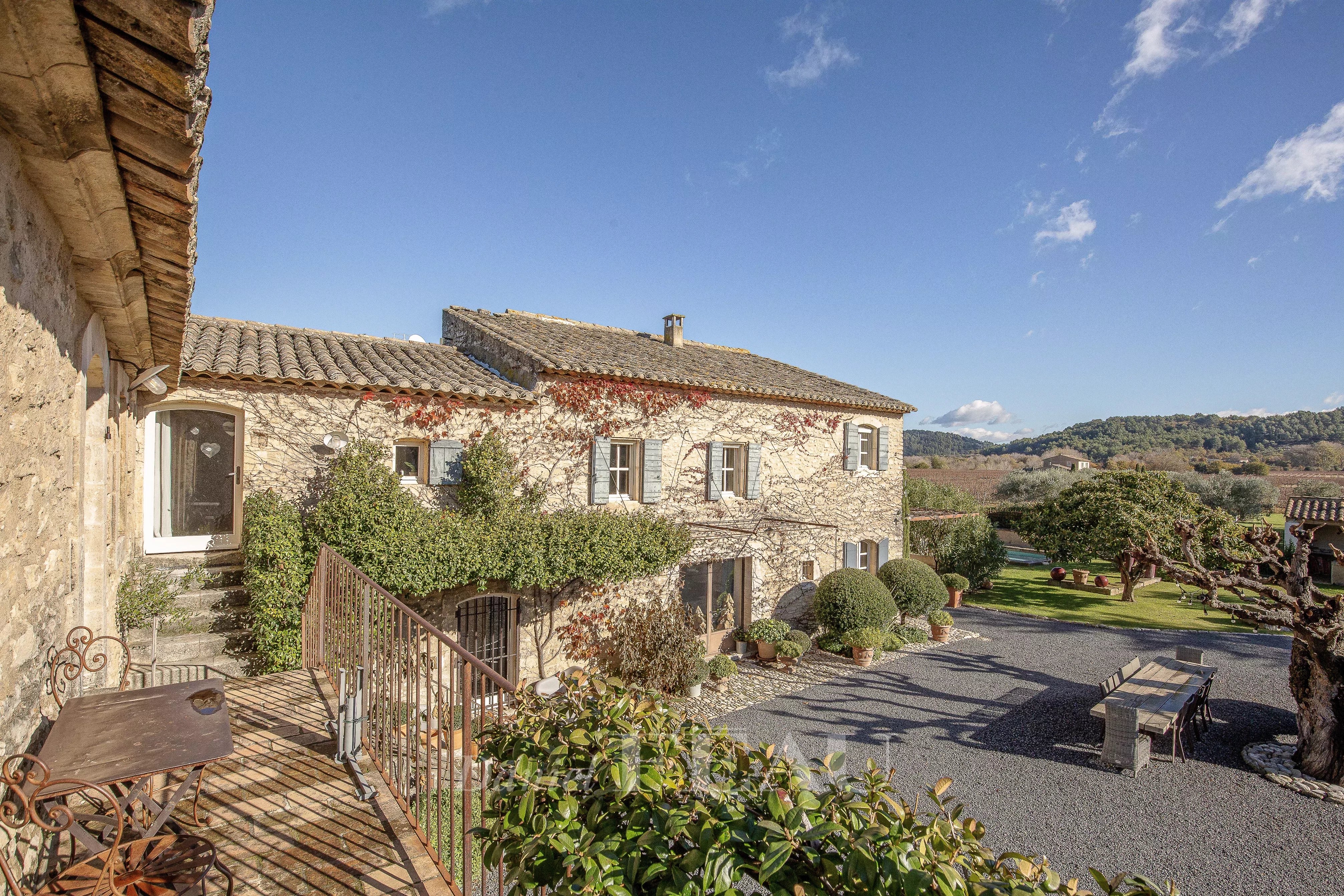 Ménerbes - Mas rénové avec dépendances