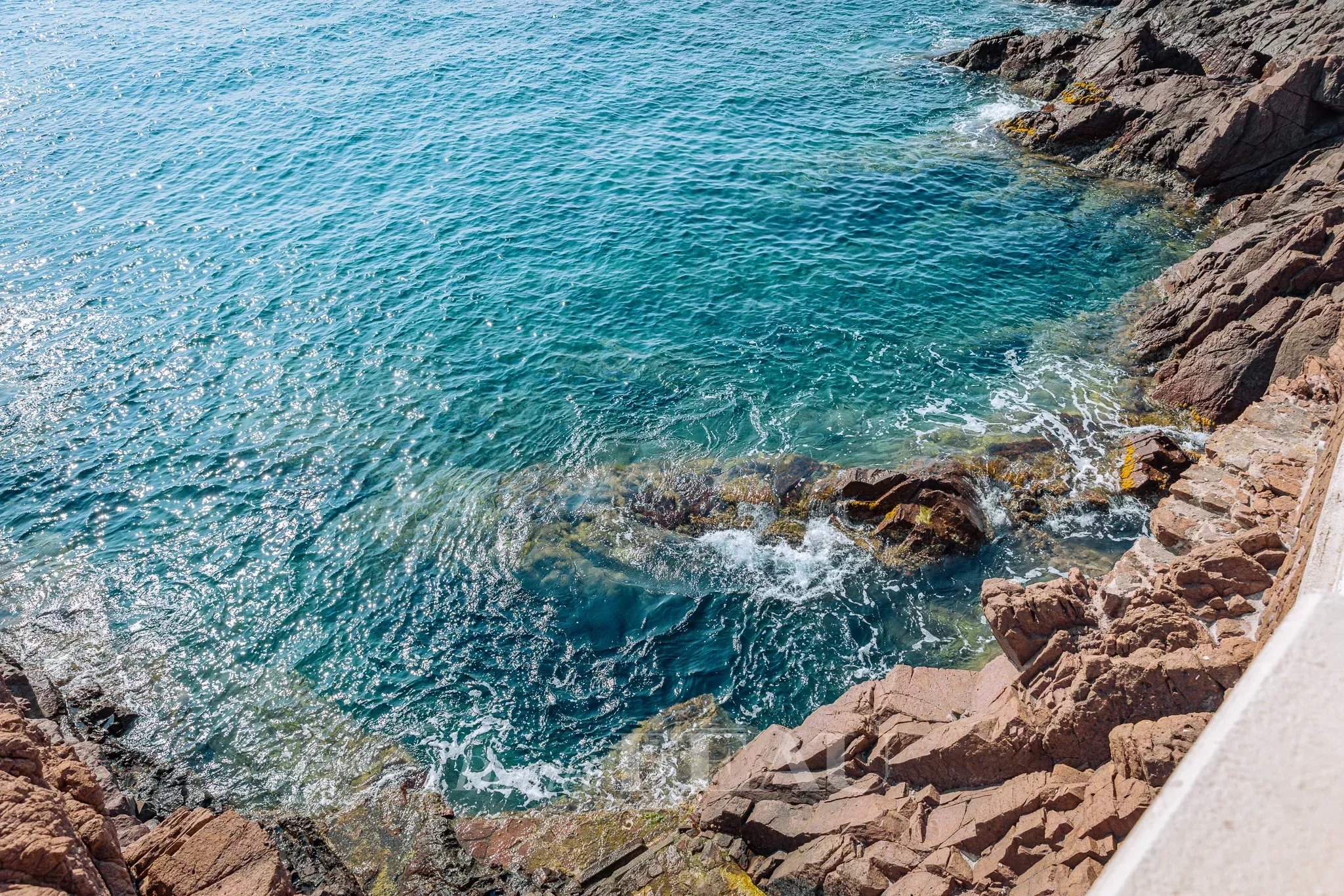 Antheor – A magnificent waterside villa