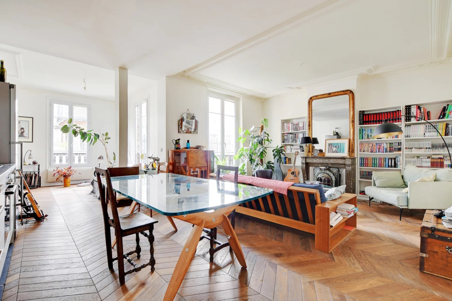 EXCLUSIVITÉ - VILLAGE DES ABBESSES