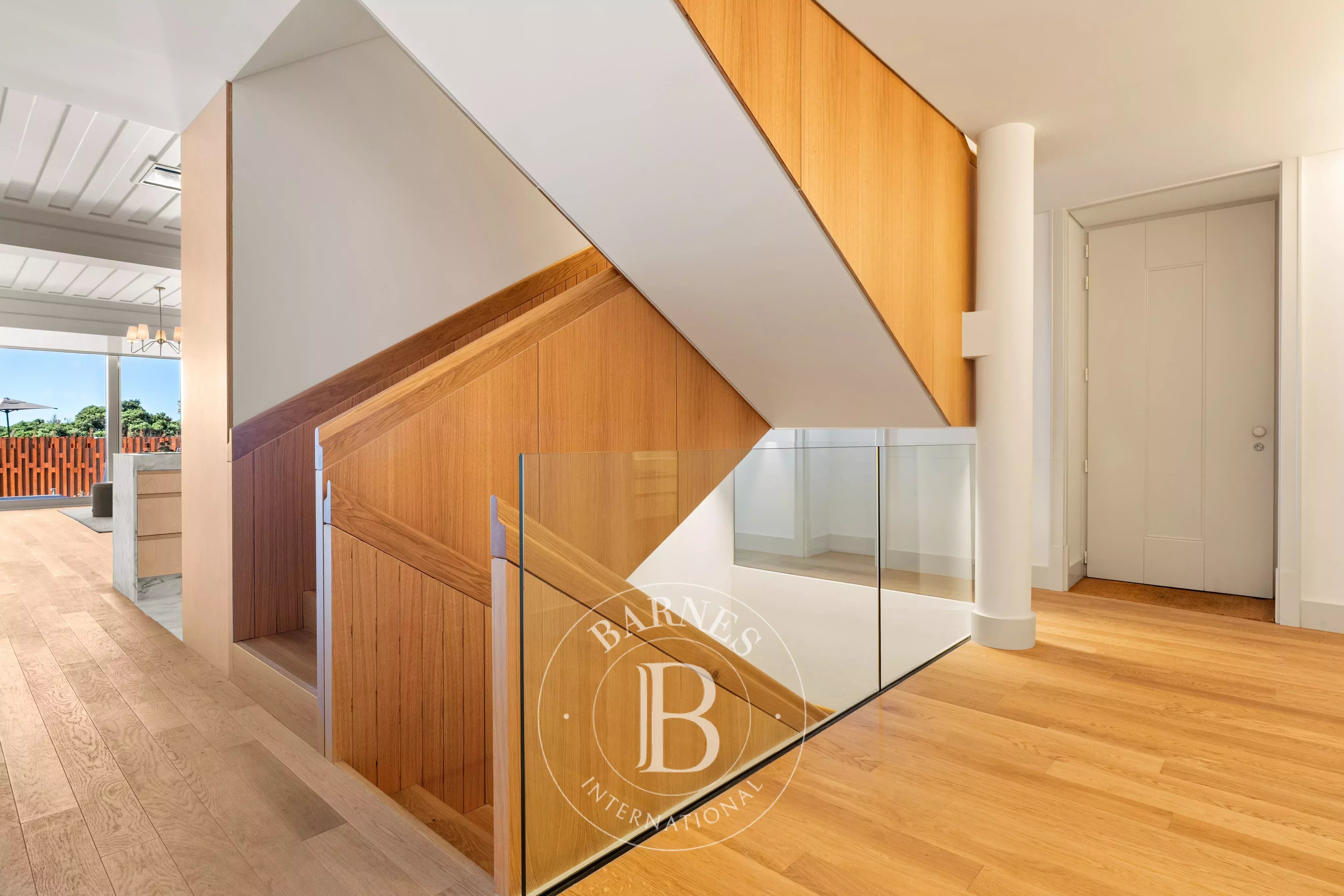 Jardin et vue sur la mer