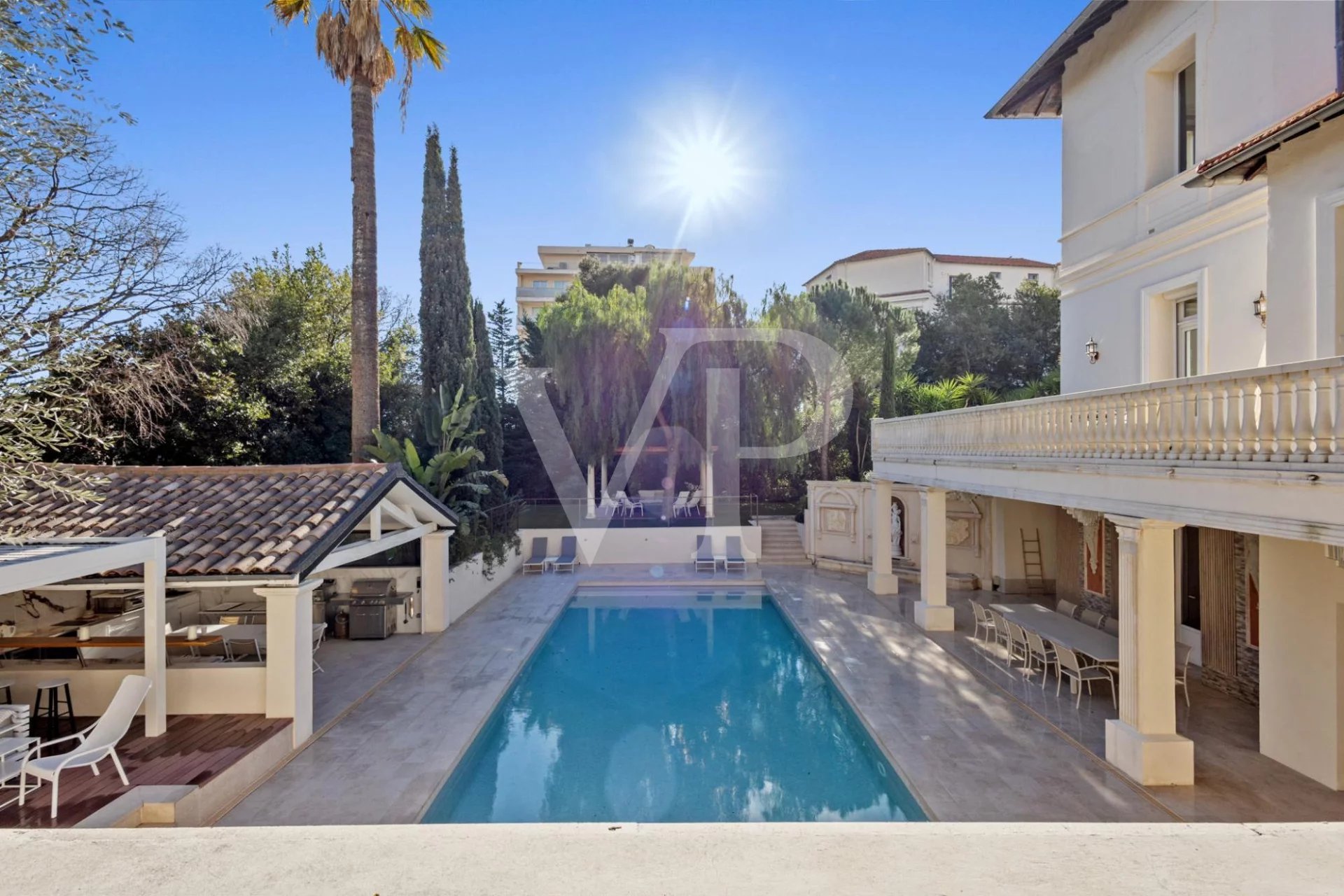 Außergewöhnliche Villa in Cannes – 10 Schlafzimmer, 10 Gehminuten zum Palais